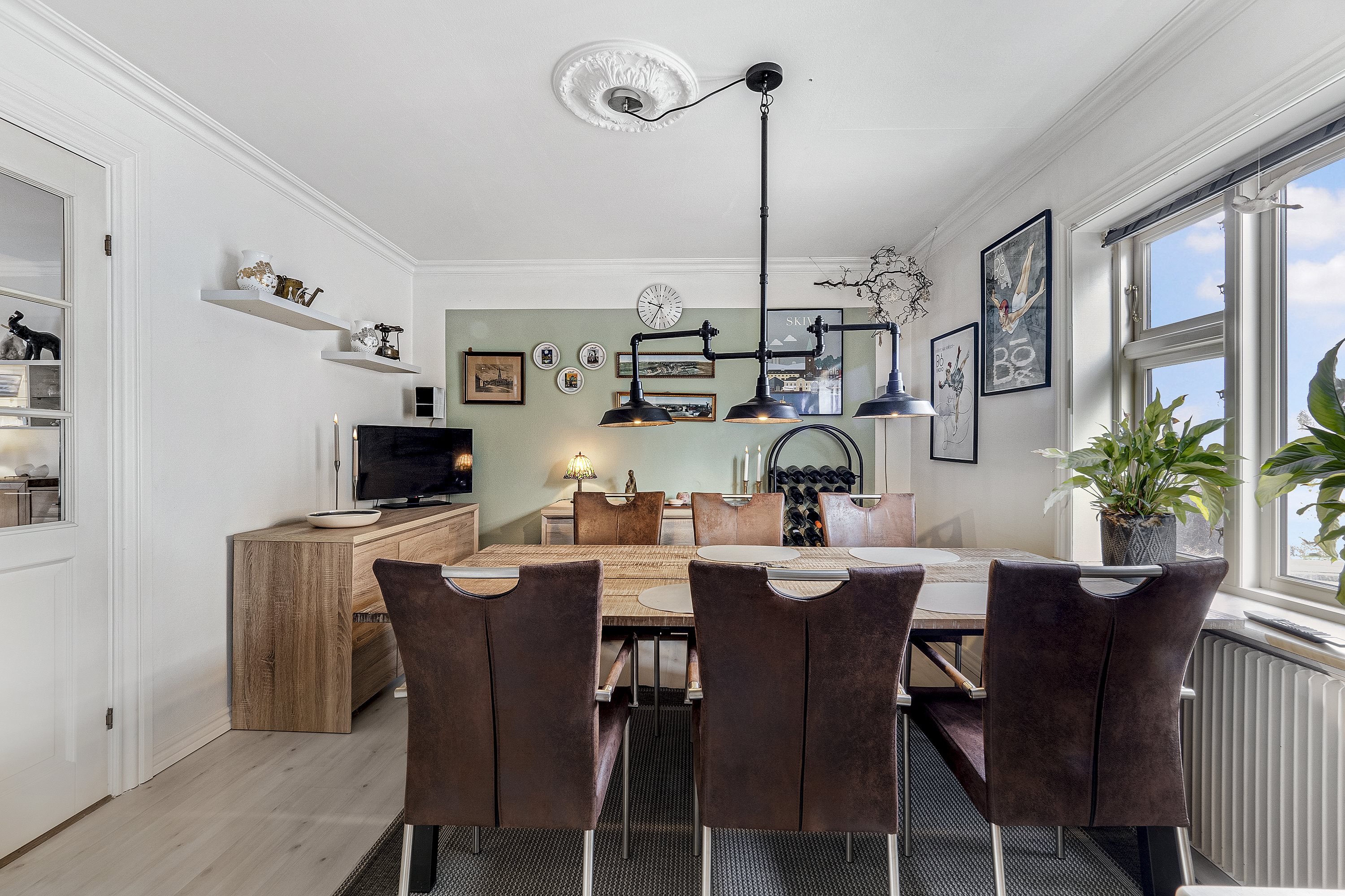 Fremhævet spisestue billede i fuldskærmstilstand. Billede af Mølletoften 58, 7800 Skive