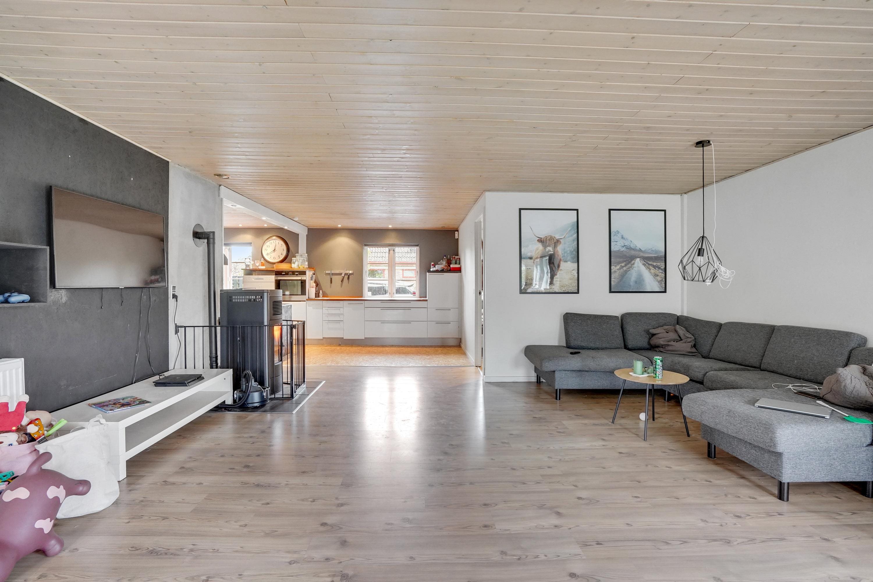 Fremhævet stue billede i fuldskærmstilstand. Billede af Karsevænget 16, Tinglev, 6360 Tinglev