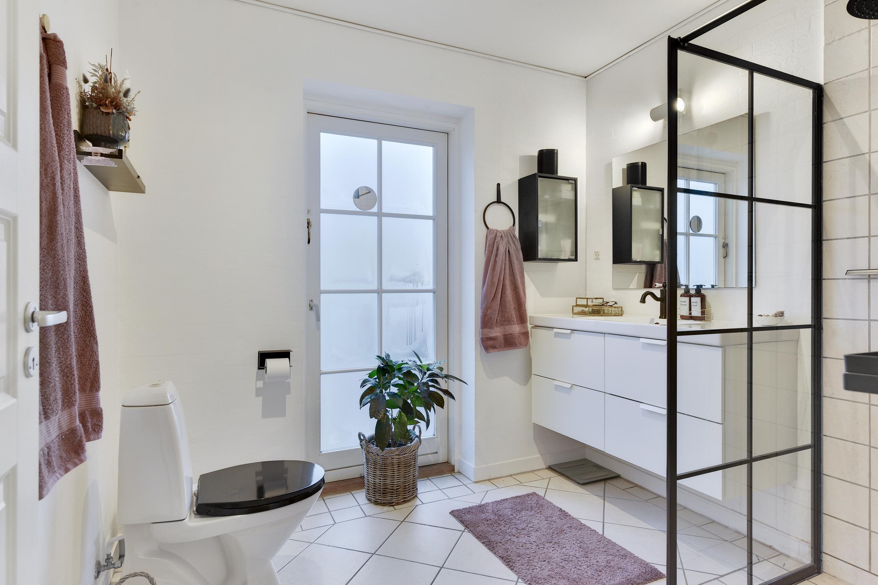 Fremhævet badeværelse billede i fuldskærmstilstand. Billede af Knudsvej 14, 7000 Fredericia