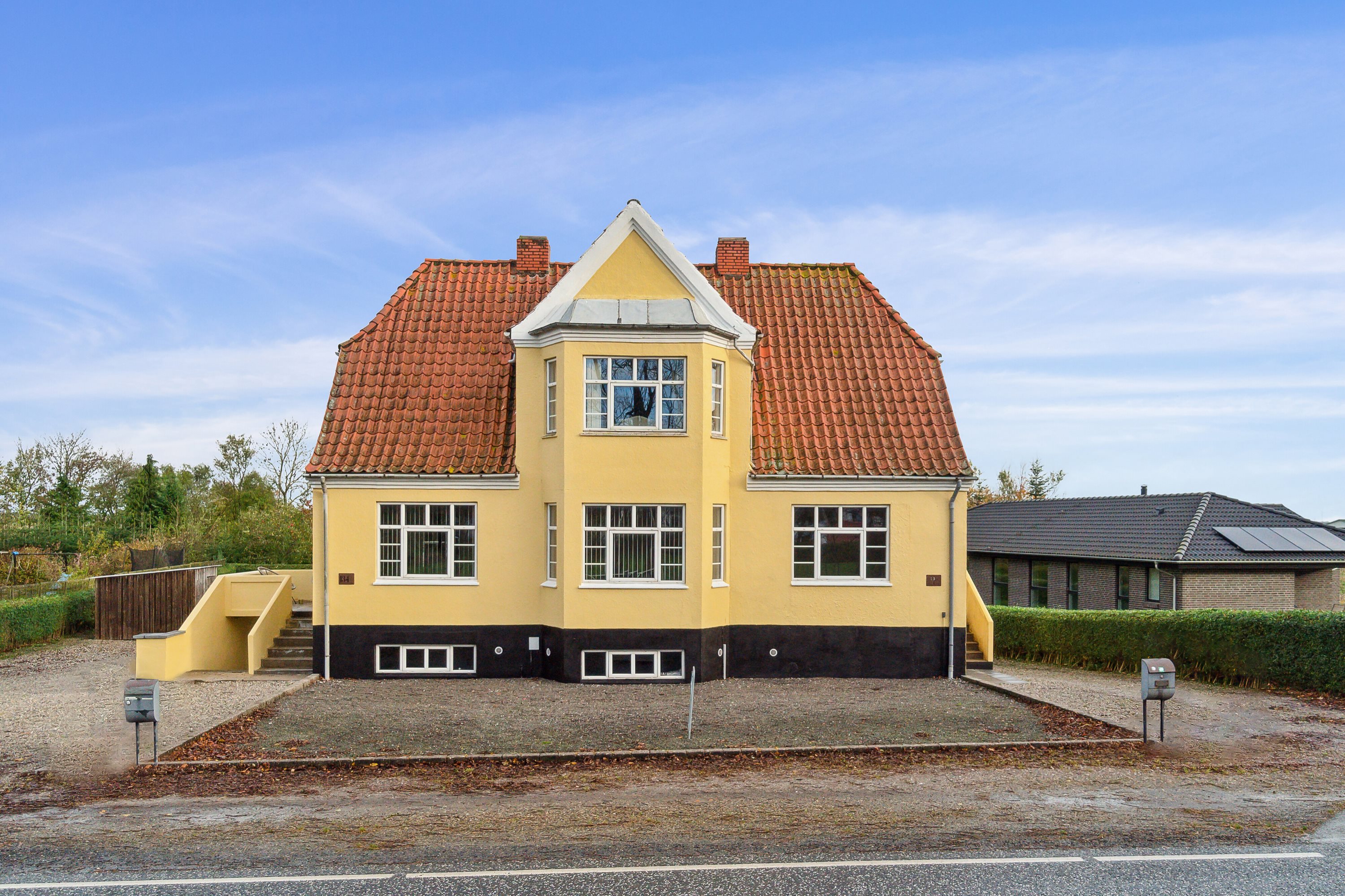 Miniaturebillede 1: set fra vejen. Billede af Løgstørvej 134, Stenild, 9500 Hobro