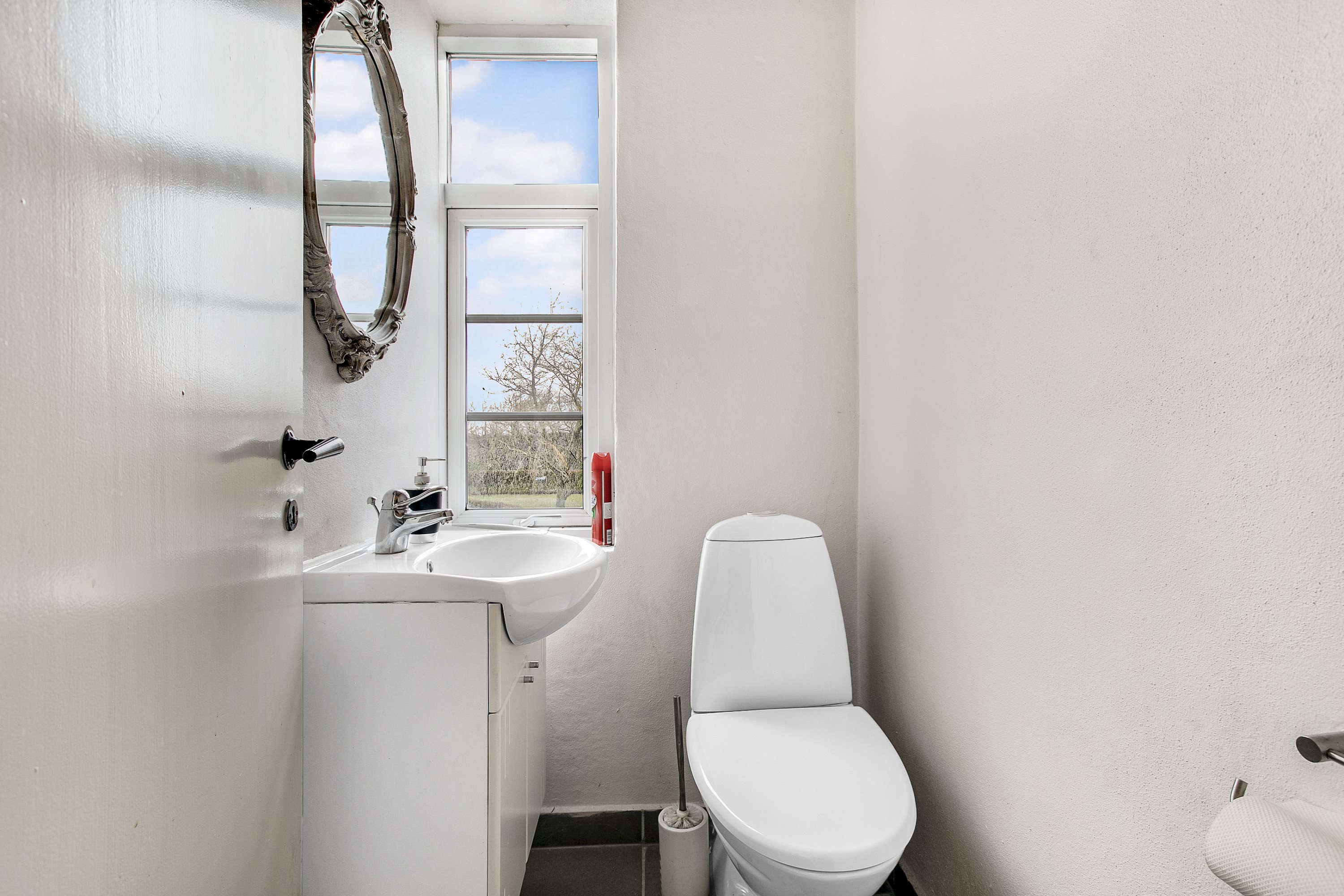 Fremhævet gæstetoilet billede i fuldskærmstilstand. Billede af Løgstørvej 134, Stenild, 9500 Hobro