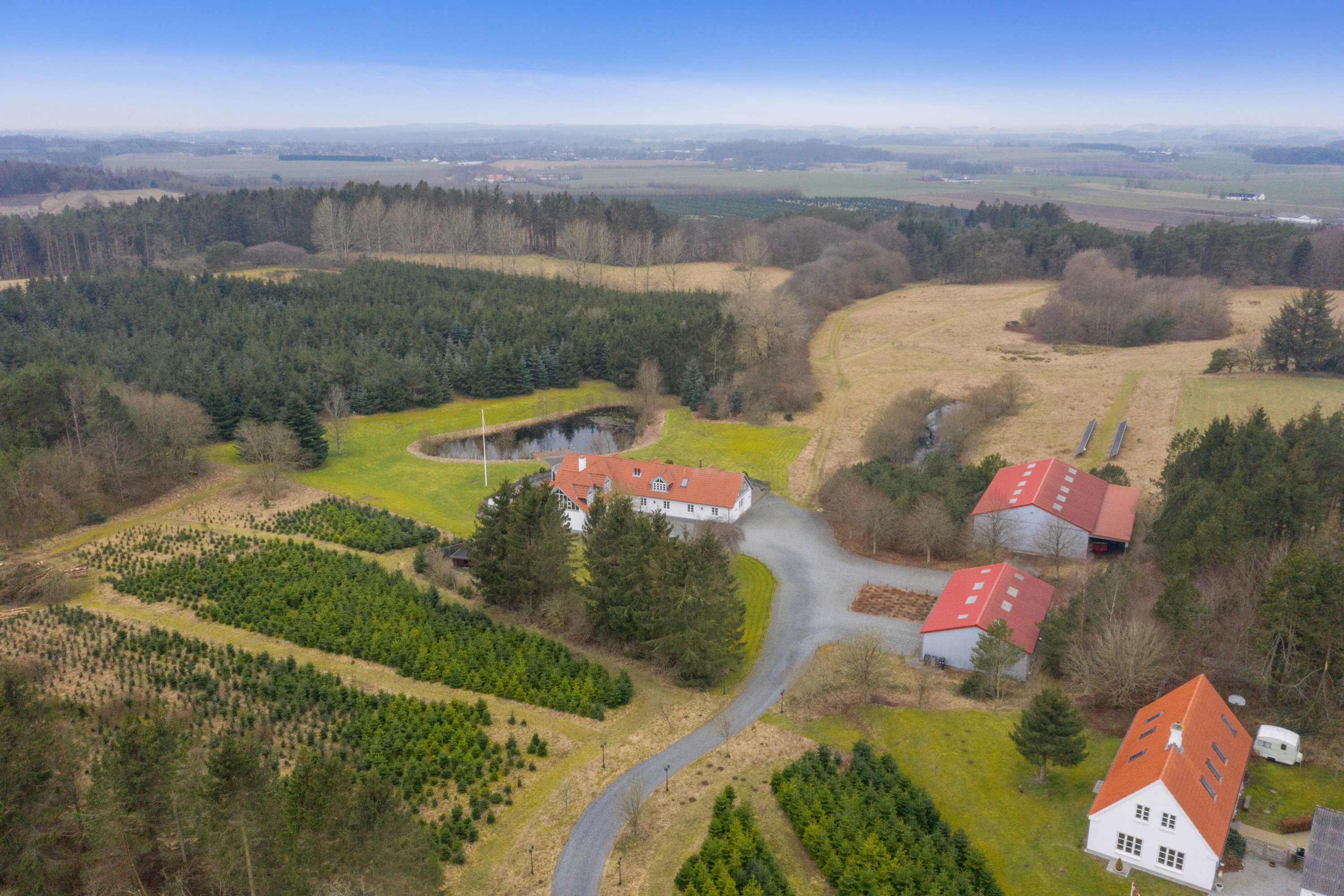 Fremhævet luftfoto billede i fuldskærmstilstand. Billede af Skovhusevej 48, Bælum, 9574 Bælum