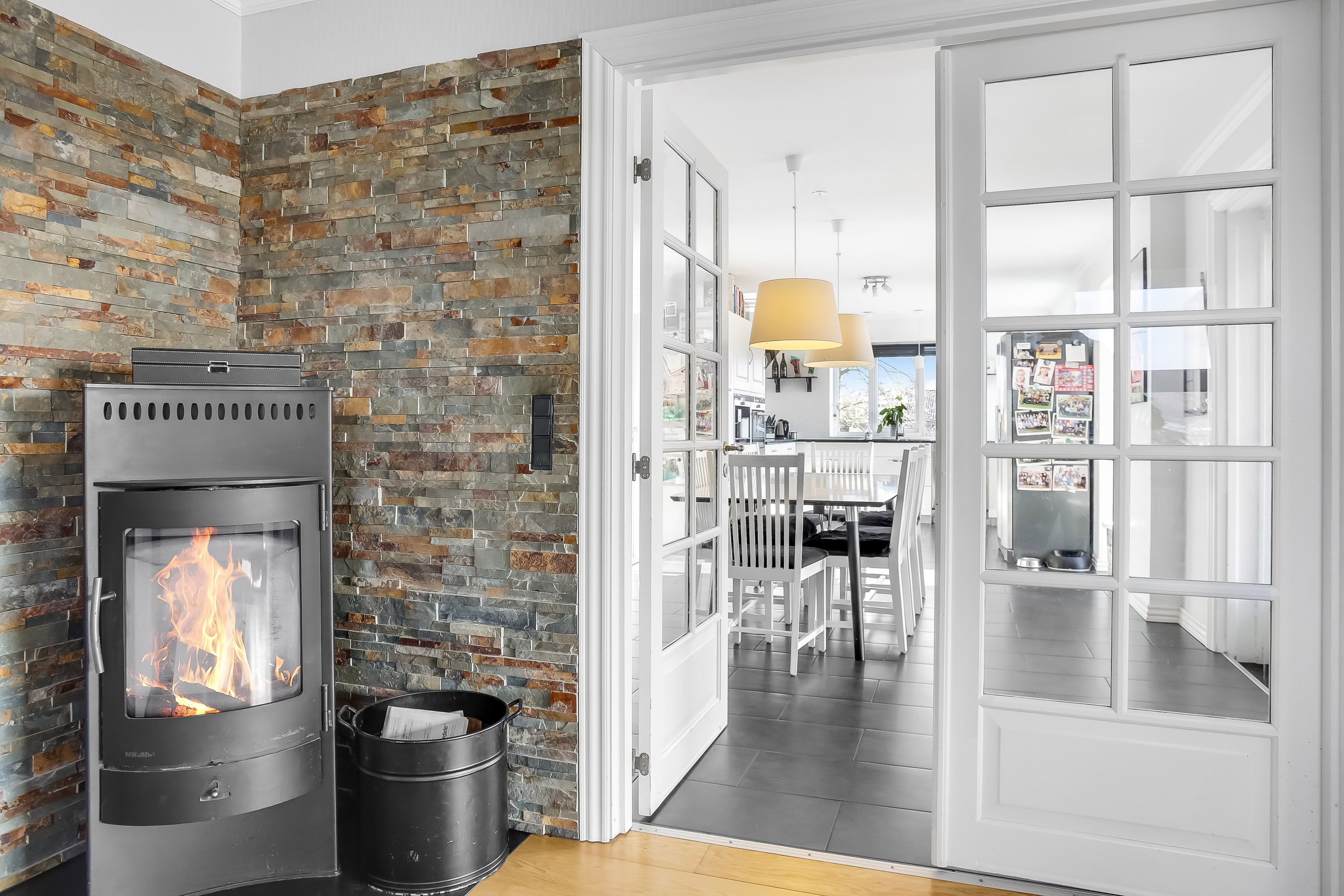 Fremhævet stue billede i fuldskærmstilstand. Billede af Skovbakkevej 12, 8850 Bjerringbro