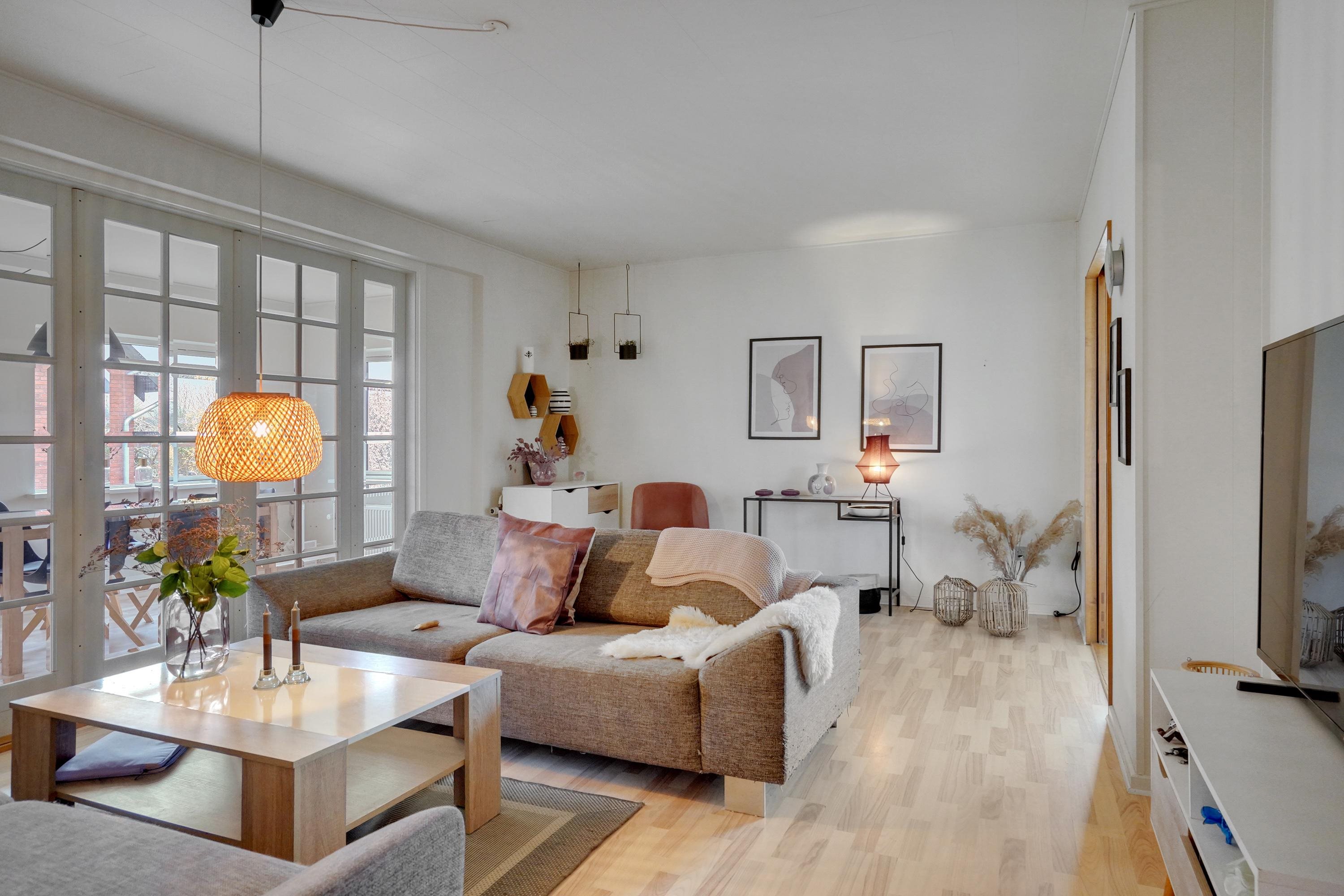 Fremhævet stue billede i fuldskærmstilstand. Billede af Hollufgårdsvej 17, Højby, 5260 Odense S