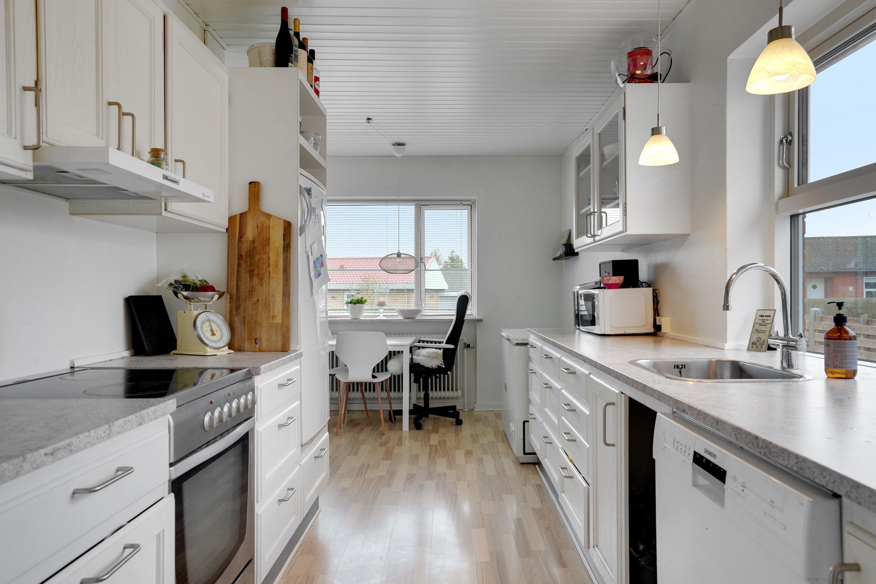 Fremhævet køkken billede i fuldskærmstilstand. Billede af Hollufgårdsvej 17, Højby, 5260 Odense S