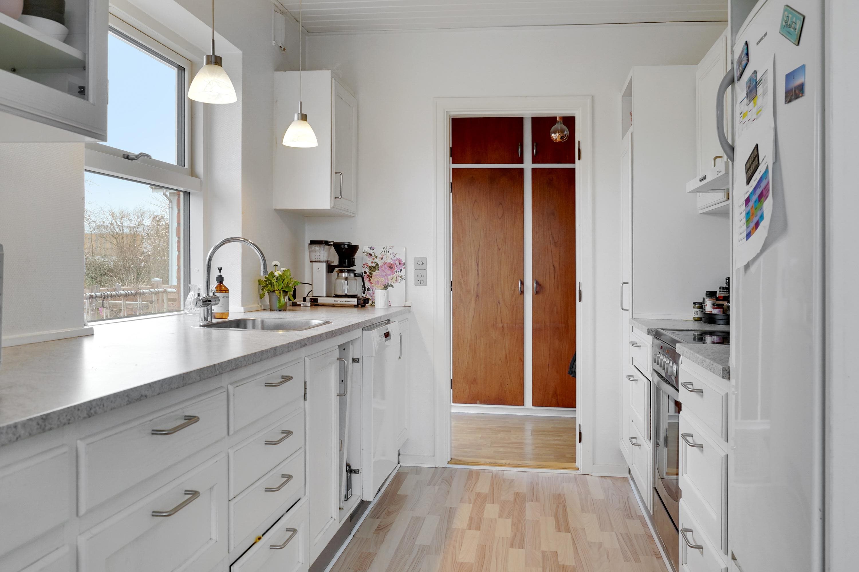 Fremhævet køkken billede i fuldskærmstilstand. Billede af Hollufgårdsvej 17, Højby, 5260 Odense S