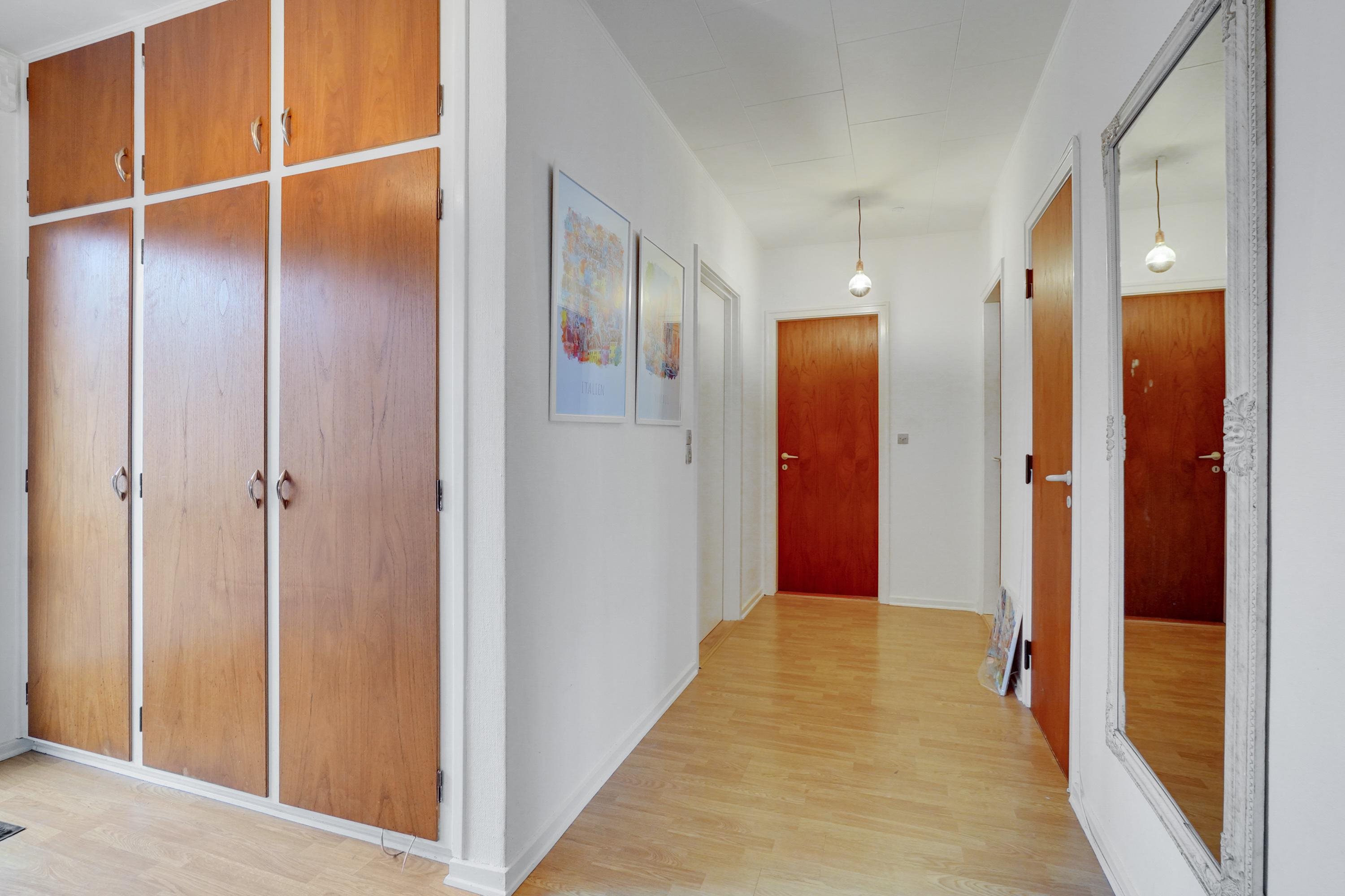 Fremhævet entré billede i fuldskærmstilstand. Billede af Hollufgårdsvej 17, Højby, 5260 Odense S