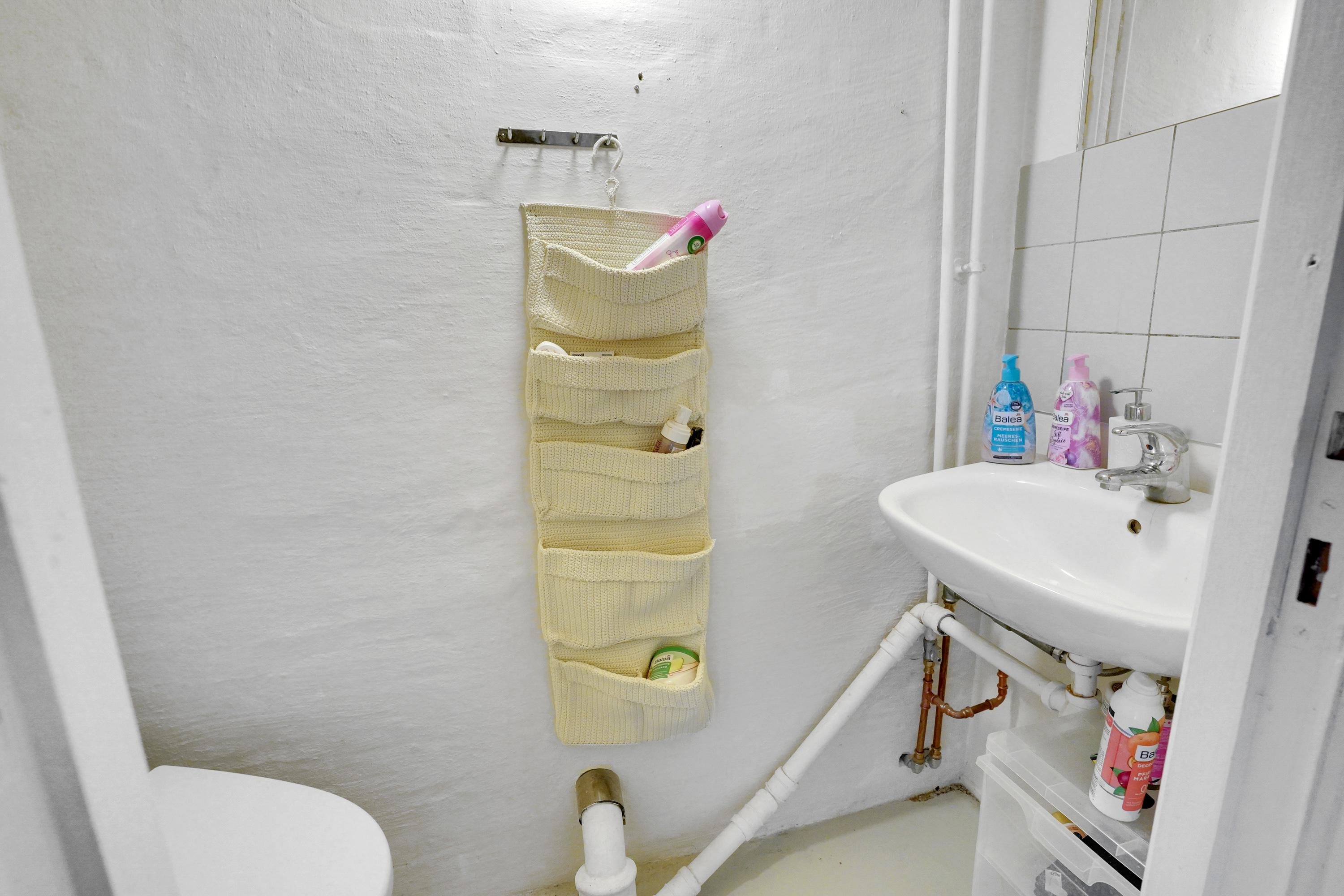 Fremhævet wc billede i fuldskærmstilstand. Billede af Hollufgårdsvej 17, Højby, 5260 Odense S