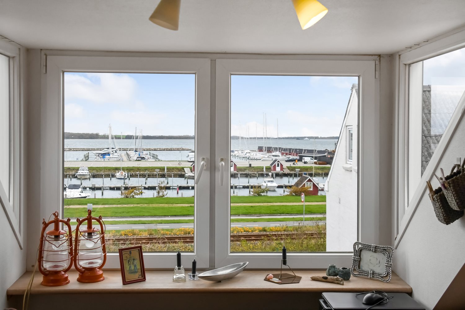 Miniaturebillede 1: udsigt. Billede af Strandvejen 23, st.. tv., 7600 Struer