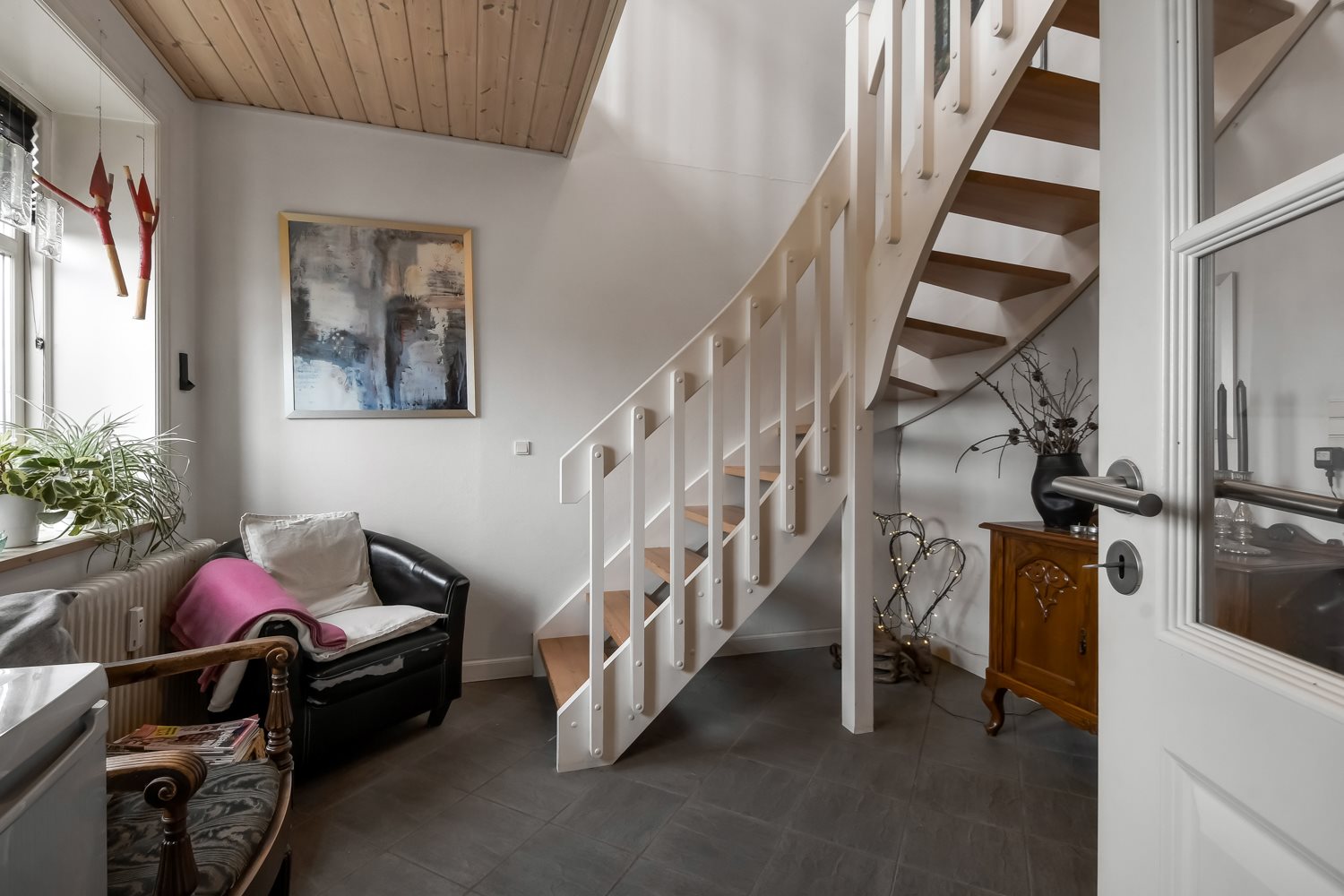 Miniaturebillede 2: entré. Billede af Strandvejen 23, st.. tv., 7600 Struer