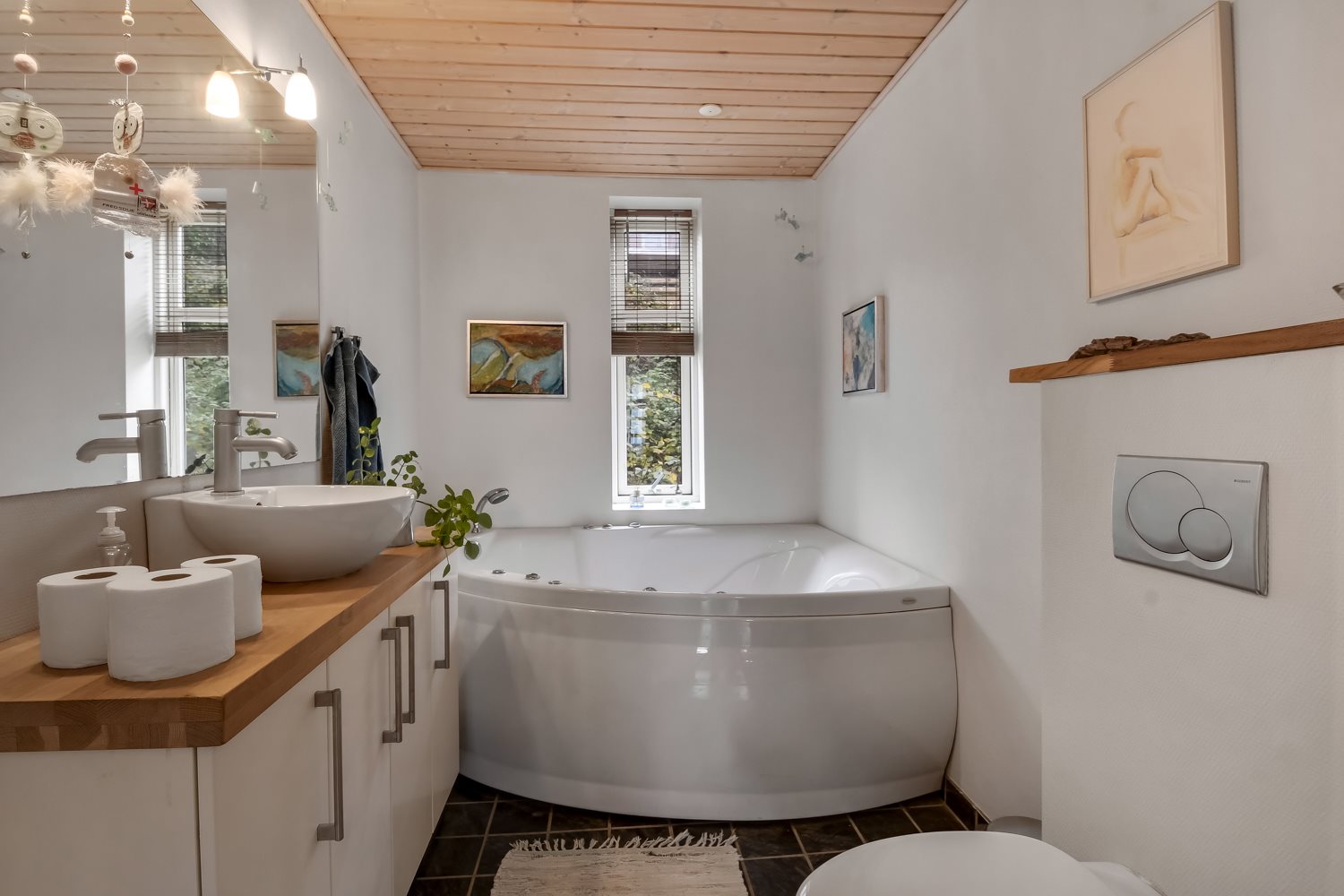 Fremhævet badeværelse billede i fuldskærmstilstand. Billede af Strandvejen 23, st.. tv., 7600 Struer