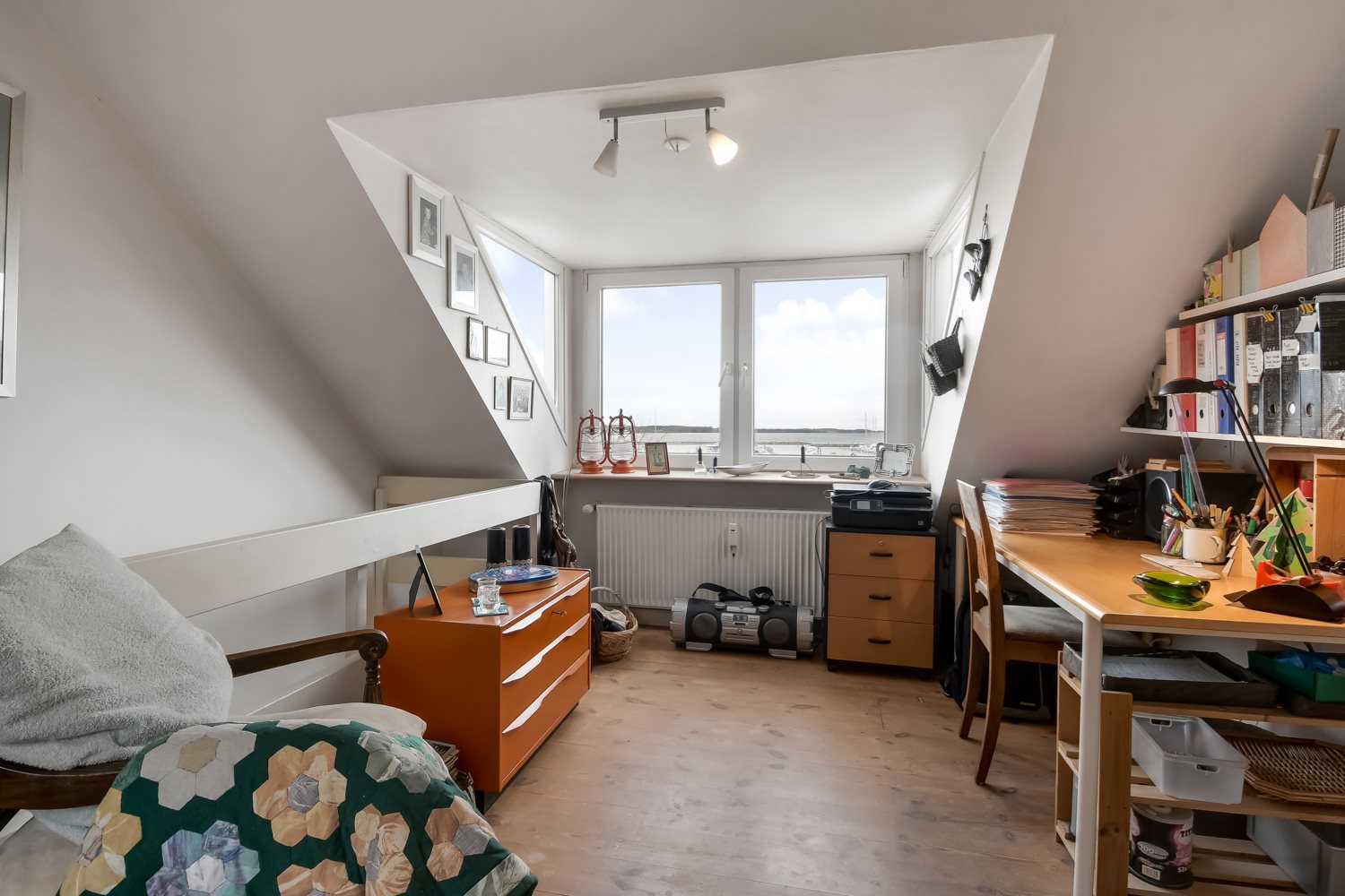 Fremhævet 2. sal billede i fuldskærmstilstand. Billede af Strandvejen 23, st.. tv., 7600 Struer