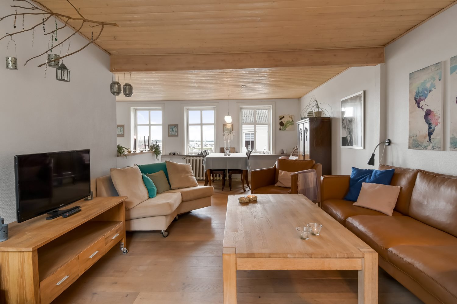 Fremhævet stue billede i fuldskærmstilstand. Billede af Strandvejen 23, st.. tv., 7600 Struer