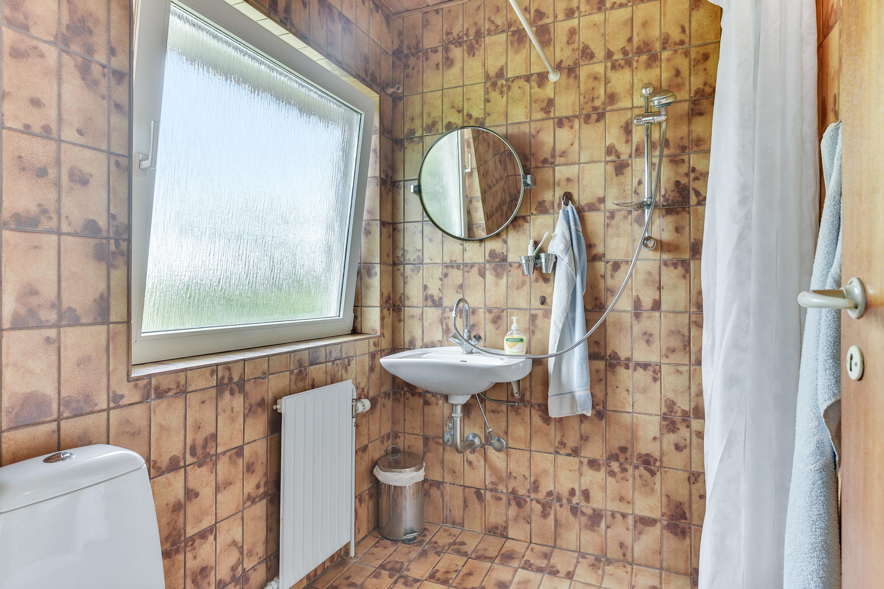 Fremhævet badeværelse billede i fuldskærmstilstand. Billede af Trelde Møllevej 3, Trelde, 7000 Fredericia