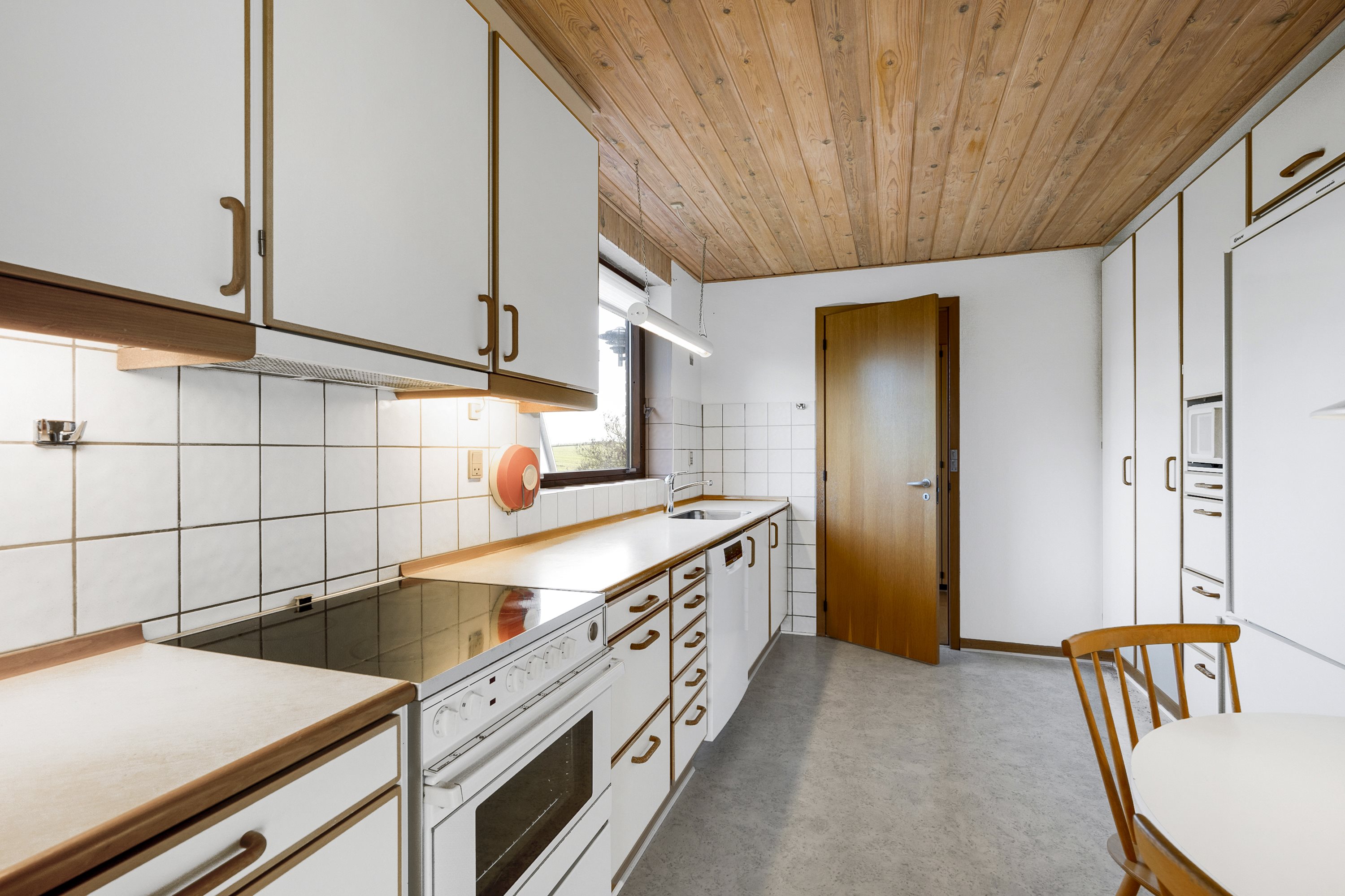 Fremhævet køkken billede i fuldskærmstilstand. Billede af Soltoftevej 3, Ø Alling, 8963 Auning