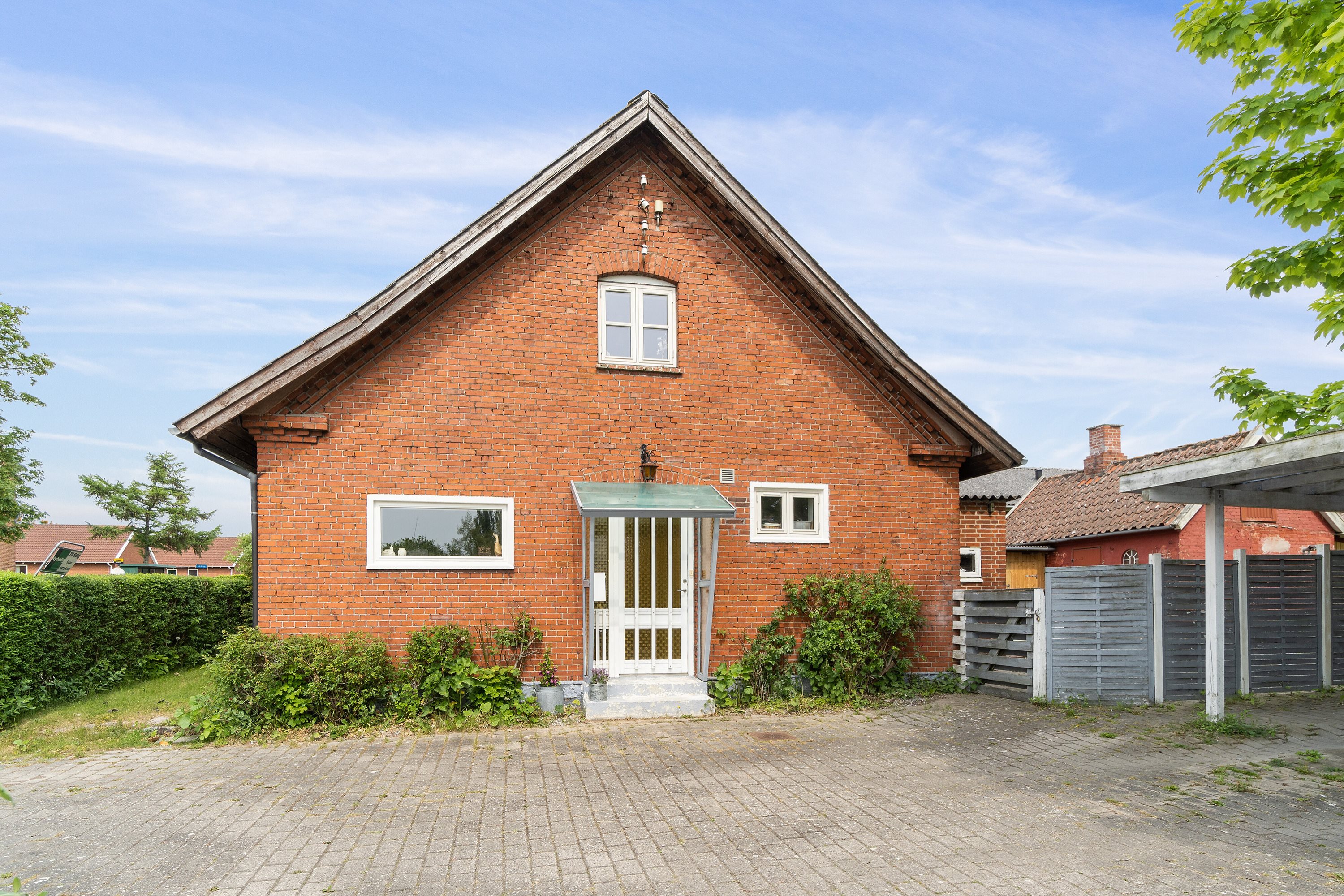 Fremhævet set fra vejen billede i fuldskærmstilstand. Billede af Præstøvej 37, 4640 Faxe