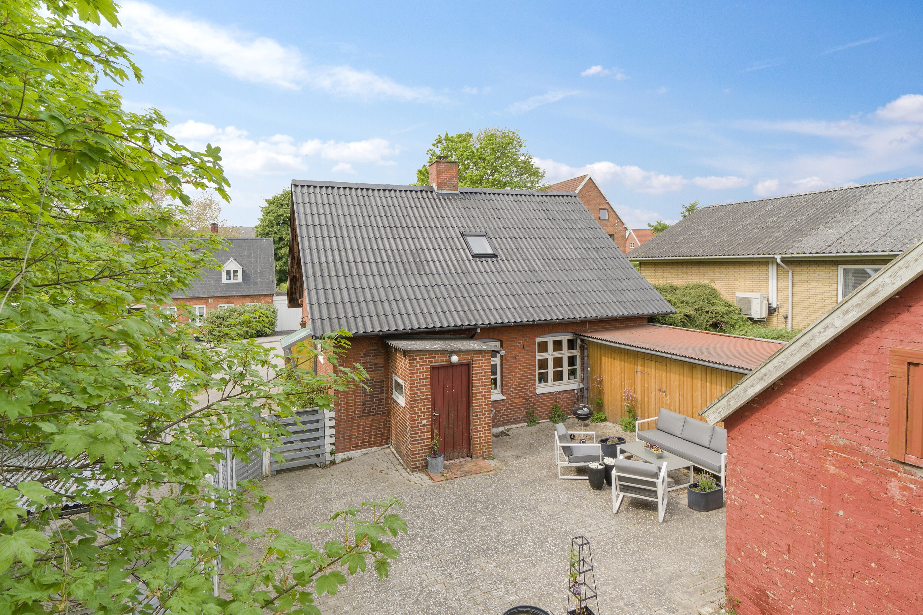 Fremhævet set fra vejen billede i fuldskærmstilstand. Billede af Præstøvej 37, 4640 Faxe