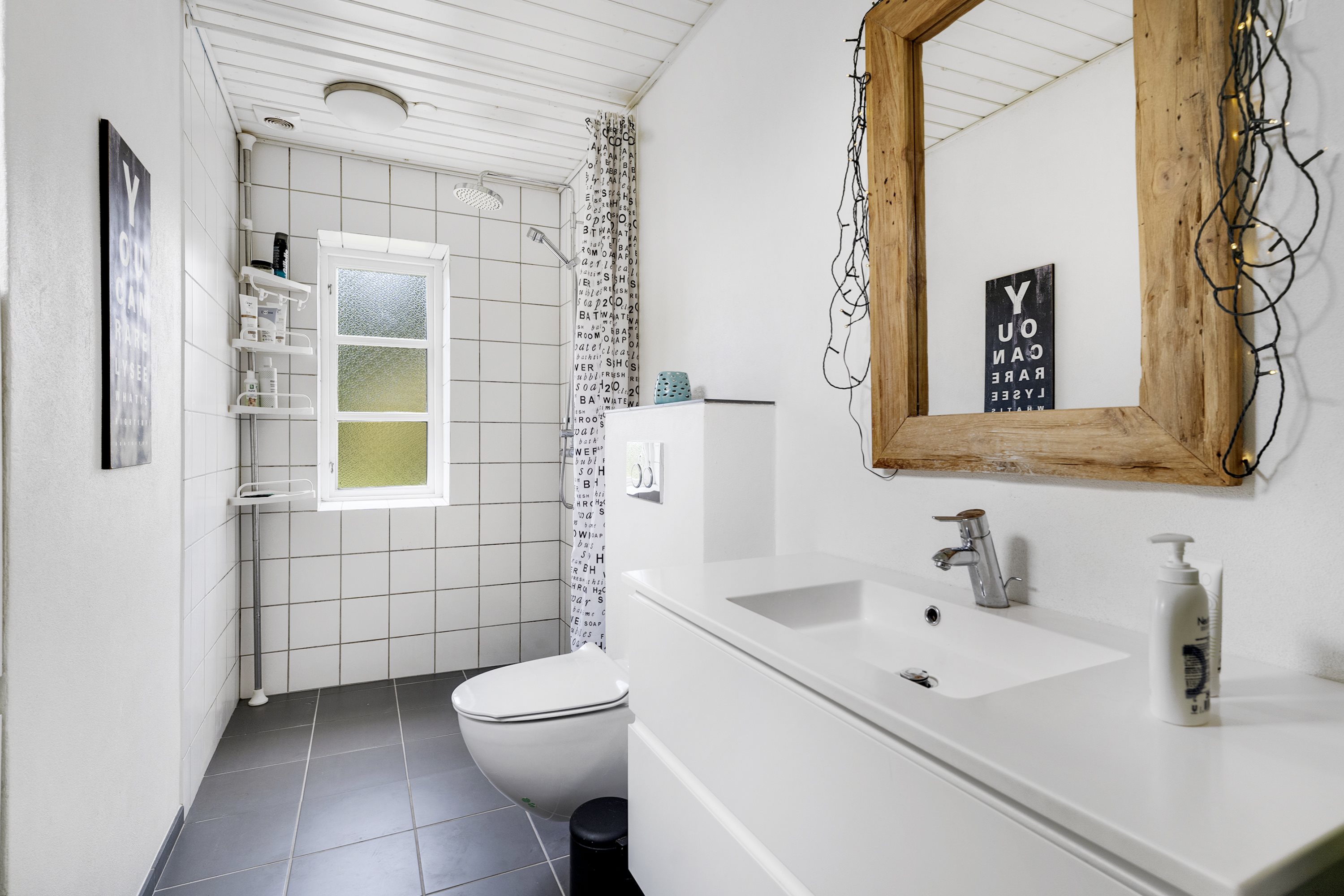 Fremhævet badeværelse billede i fuldskærmstilstand. Billede af Astrupvej 1, 8930 Randers NØ