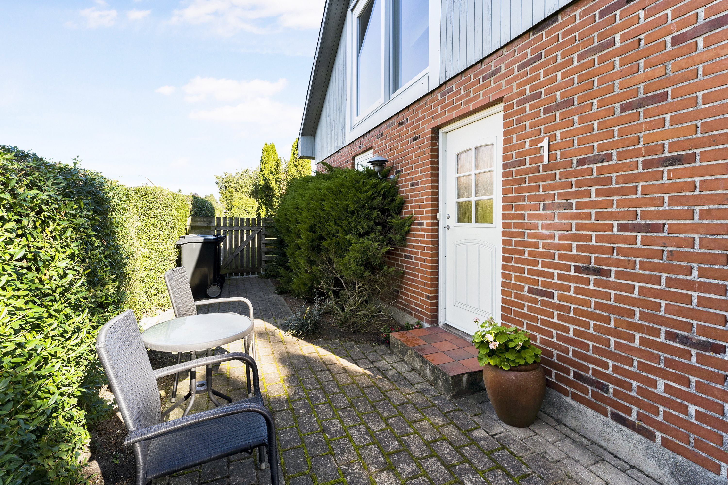 Fremhævet terrasse billede i fuldskærmstilstand. Billede af Astrupvej 1, 8930 Randers NØ