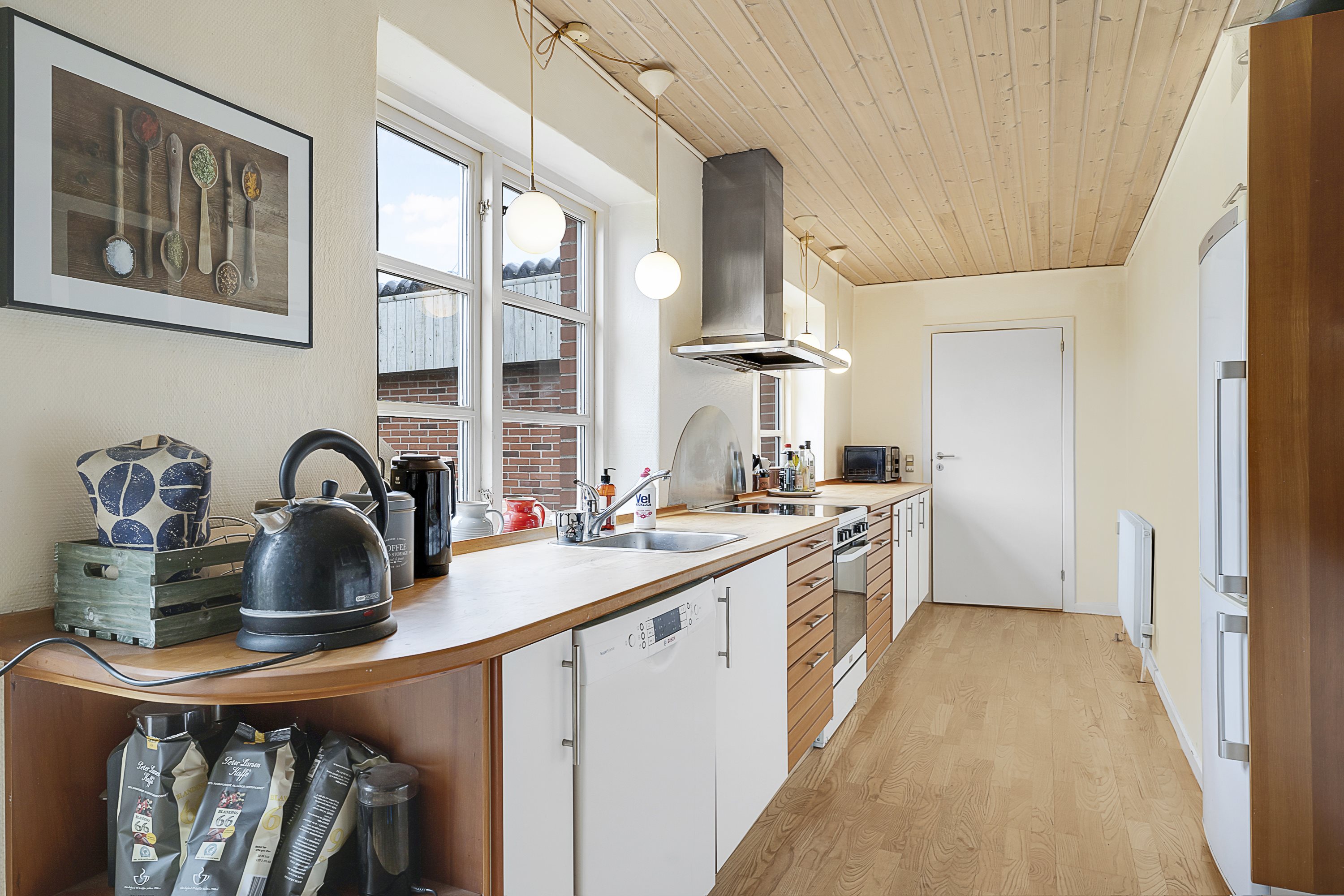 Fremhævet køkken billede i fuldskærmstilstand. Billede af Astrupvej 1, 8930 Randers NØ