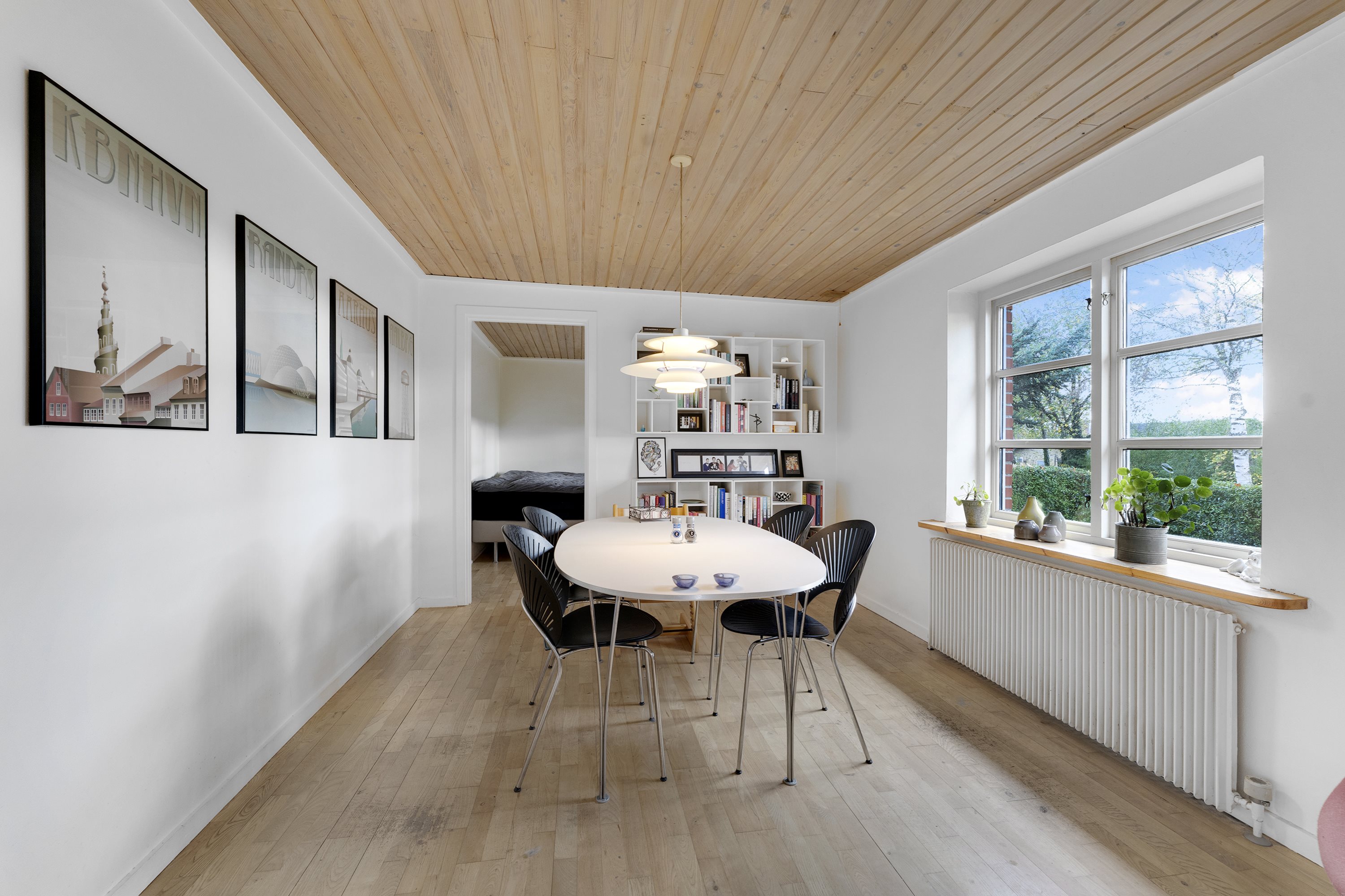 Fremhævet stue billede i fuldskærmstilstand. Billede af Astrupvej 1, 8930 Randers NØ