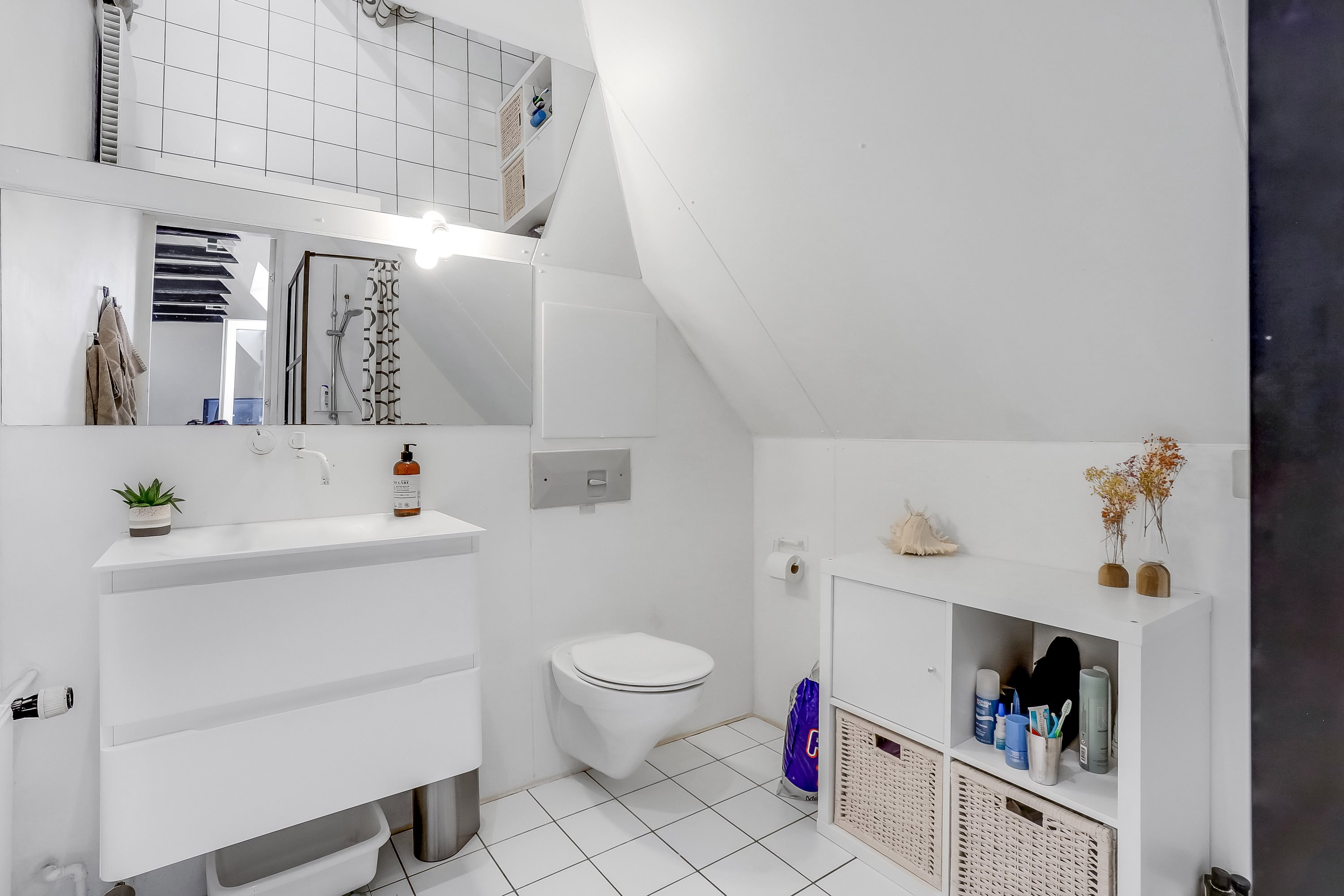 Fremhævet badeværelse billede i fuldskærmstilstand. Billede af Gudenåvej 60, Voervadsbro, 8660 Skanderborg