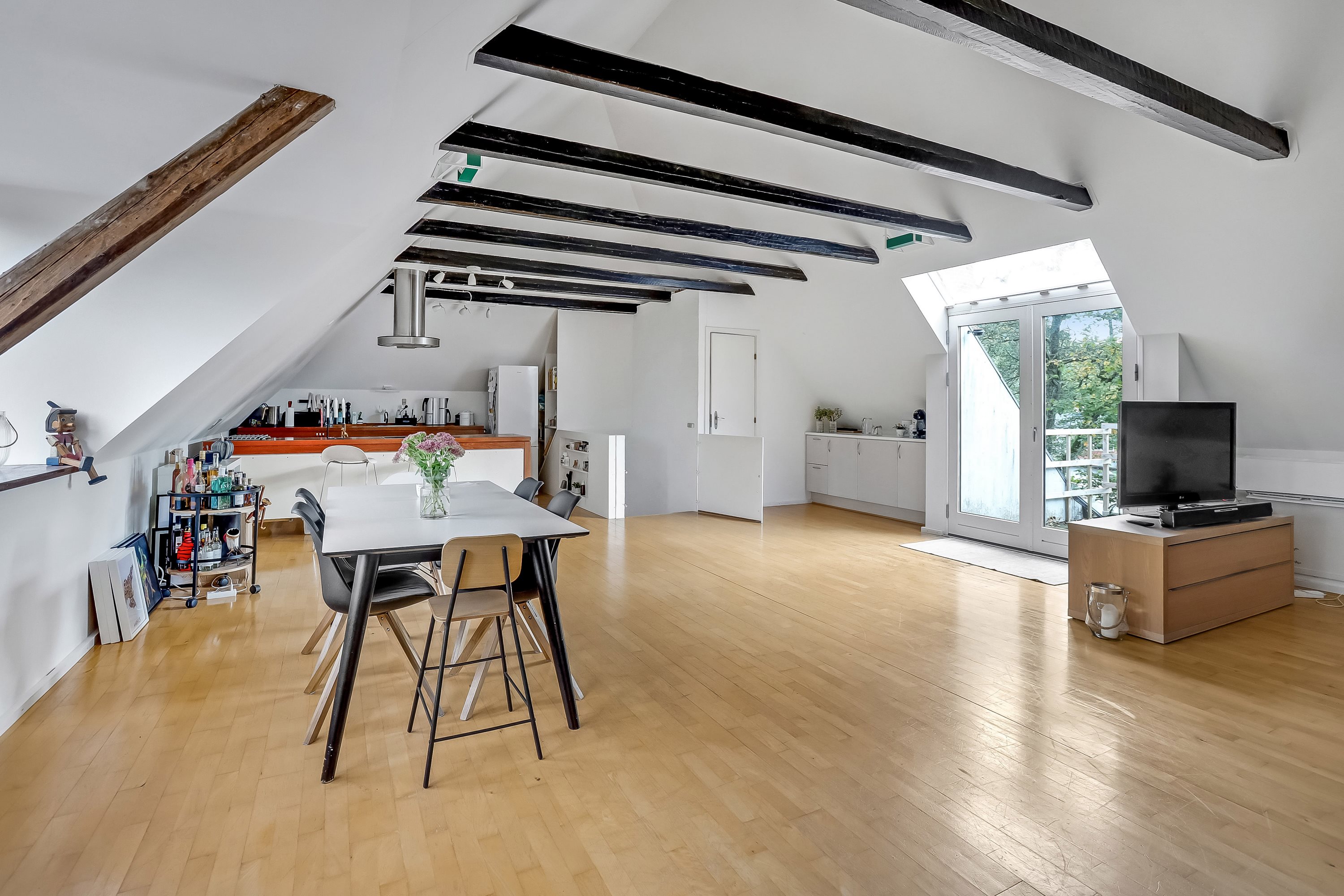 Fremhævet stue billede i fuldskærmstilstand. Billede af Gudenåvej 60, Voervadsbro, 8660 Skanderborg