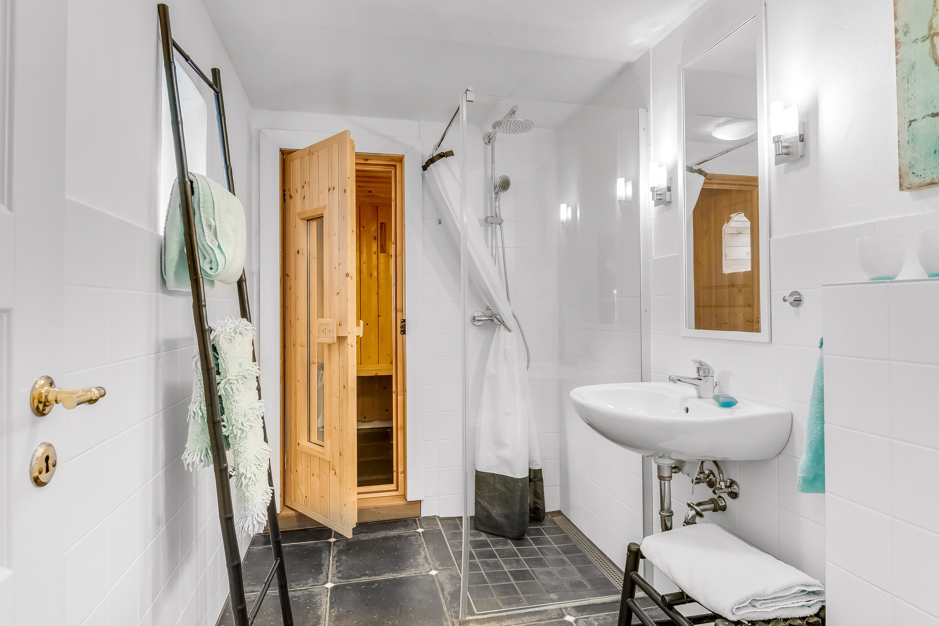 Fremhævet badeværelse billede i fuldskærmstilstand. Billede af Kogsbølvej 5, Nr. Sejerslev, 6280 Højer