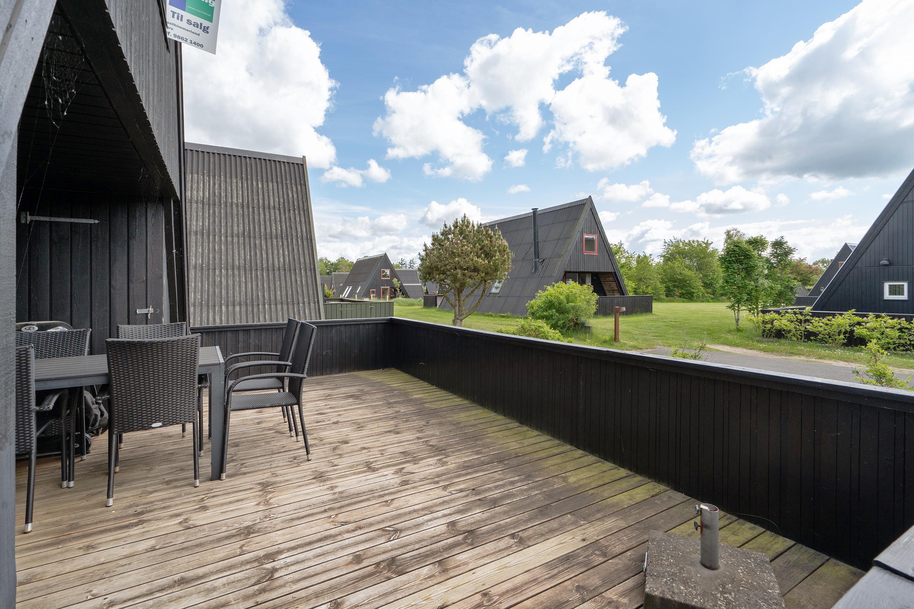 Fremhævet terrasse billede i fuldskærmstilstand. Billede af Golfsvinget 243, Gatten, 9640 Farsø