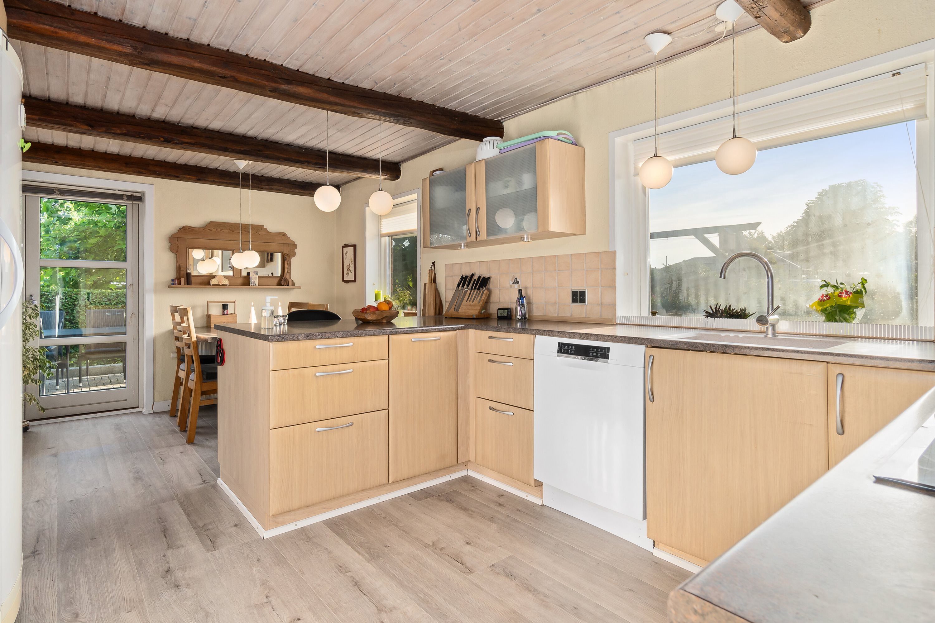 Miniaturebillede 1: køkken. Billede af Linalyst 7, 9610 Nørager