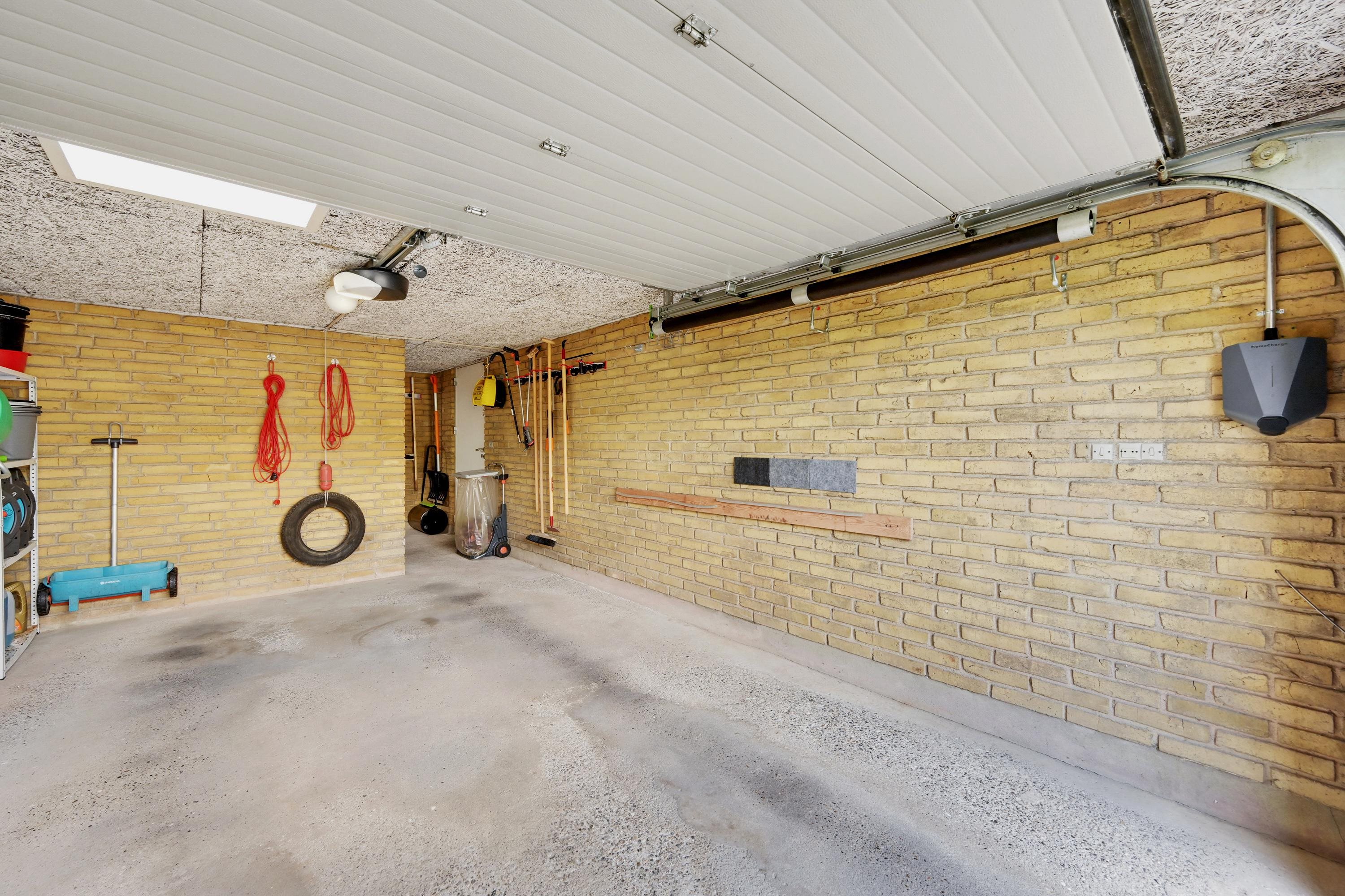 Fremhævet garage billede i fuldskærmstilstand. Billede af Hirsevænget 4, 7500 Holstebro