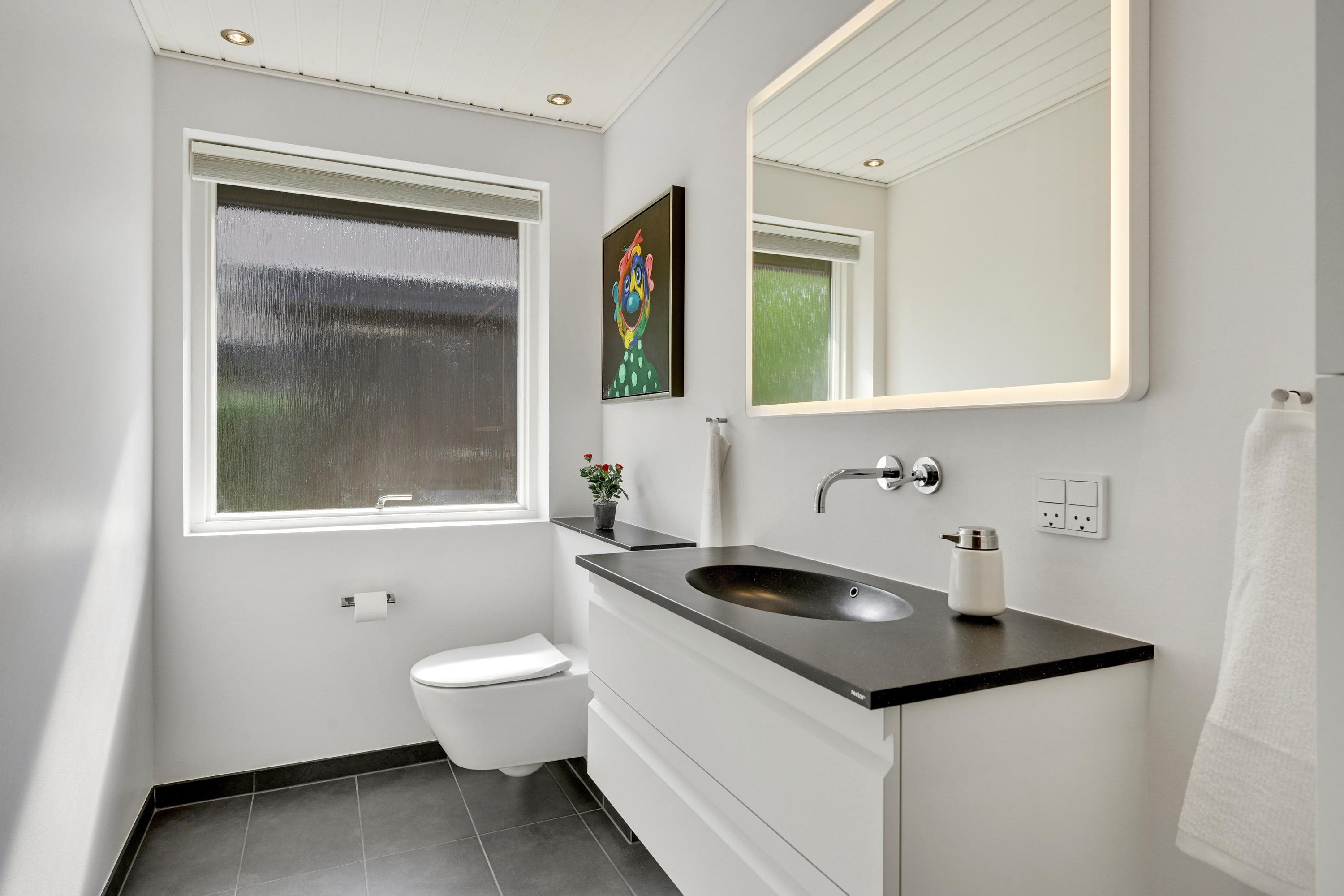 Fremhævet badeværelse billede i fuldskærmstilstand. Billede af Hirsevænget 4, 7500 Holstebro