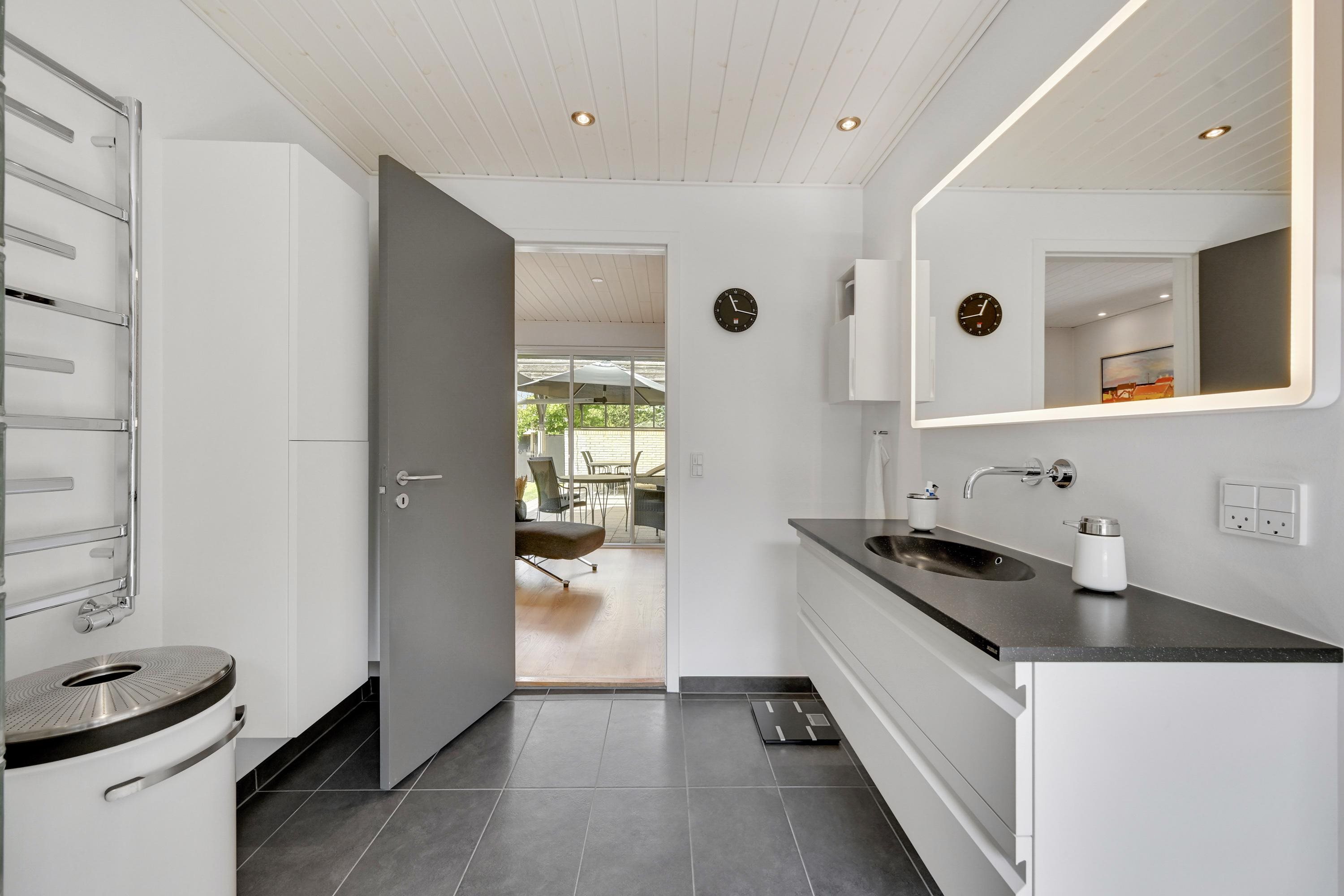 Fremhævet badeværelse billede i fuldskærmstilstand. Billede af Hirsevænget 4, 7500 Holstebro