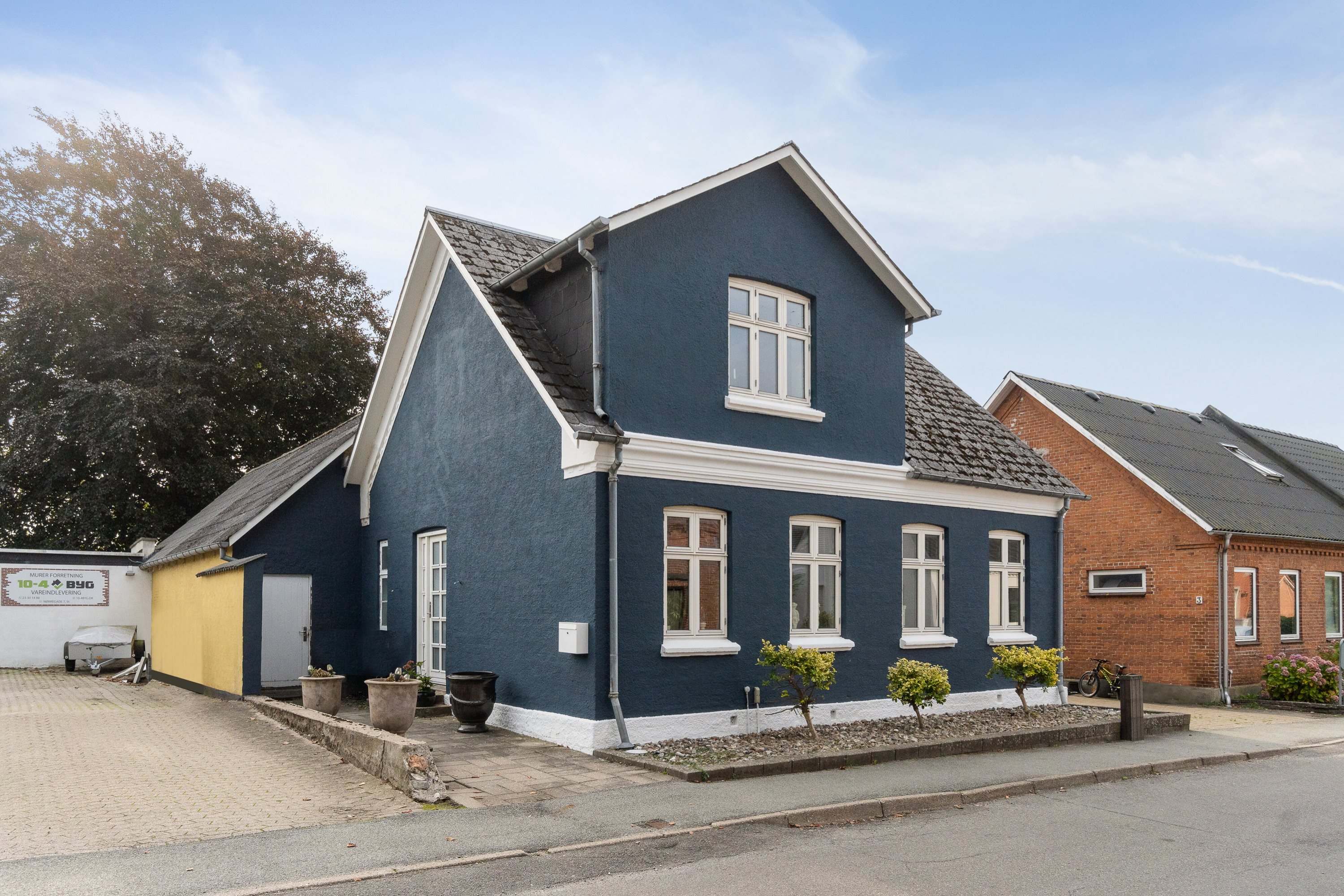 Fremhævet set fra vejen billede i fuldskærmstilstand. Billede af Savværksvej 1, 5620 Glamsbjerg