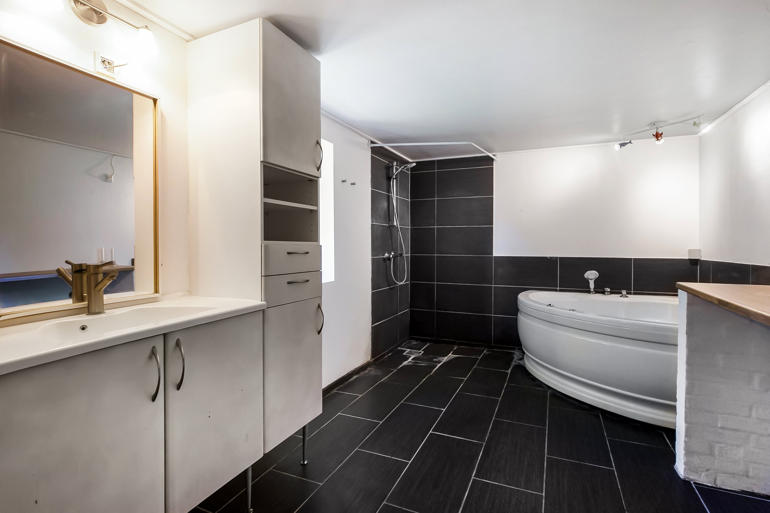 Fremhævet badeværelse billede i fuldskærmstilstand. Billede af Vilsbæk Engvej 23, 9460 Brovst