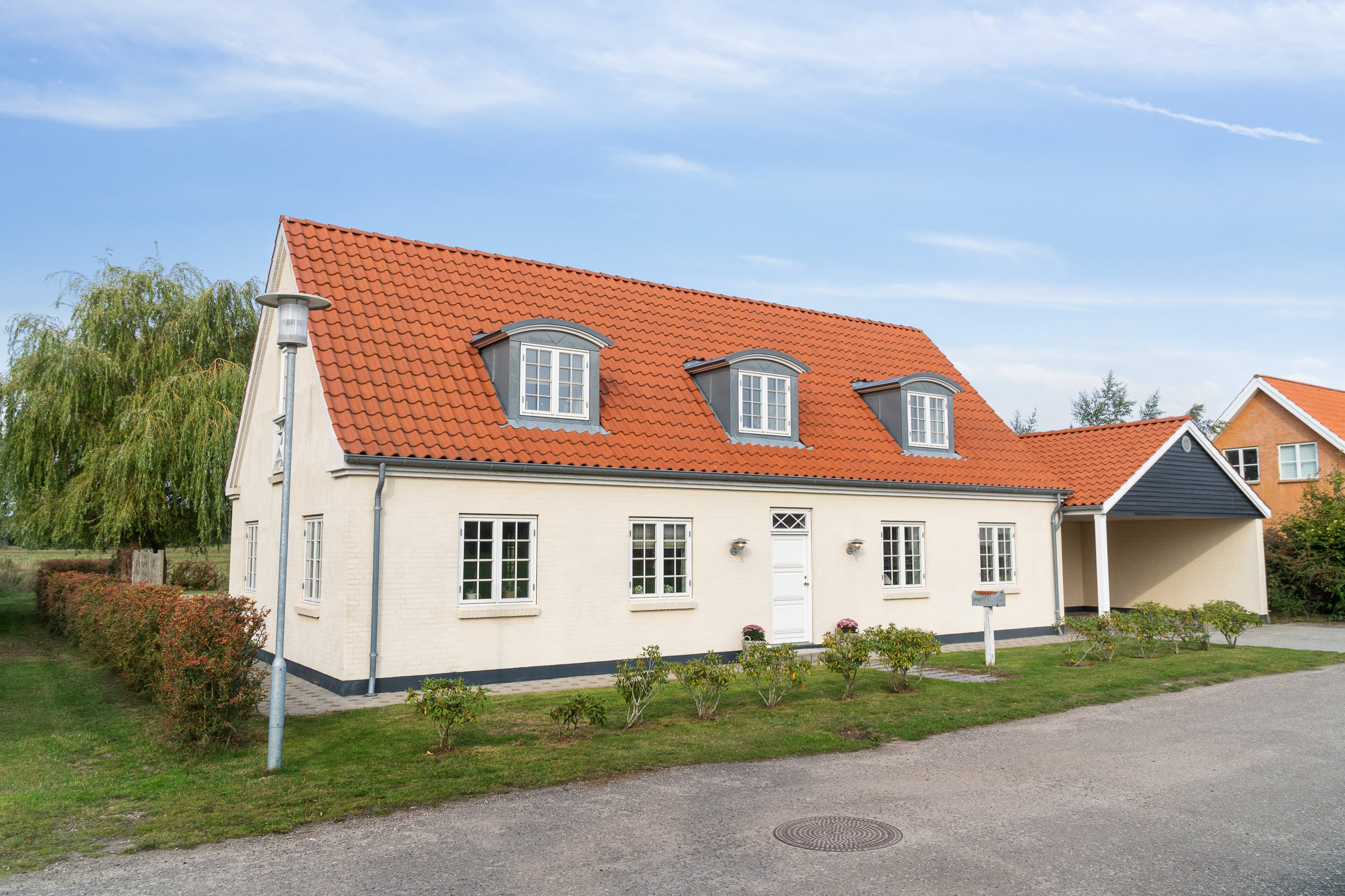 Fremhævet set fra vejen billede i fuldskærmstilstand. Billede af Ved Møllen 11, 4581 Rørvig