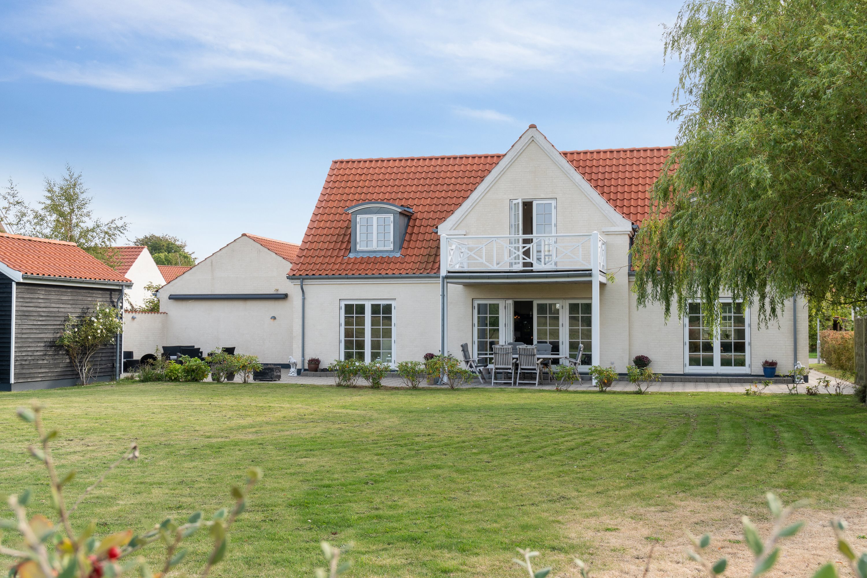 Fremhævet set fra haven billede i fuldskærmstilstand. Billede af Ved Møllen 11, 4581 Rørvig