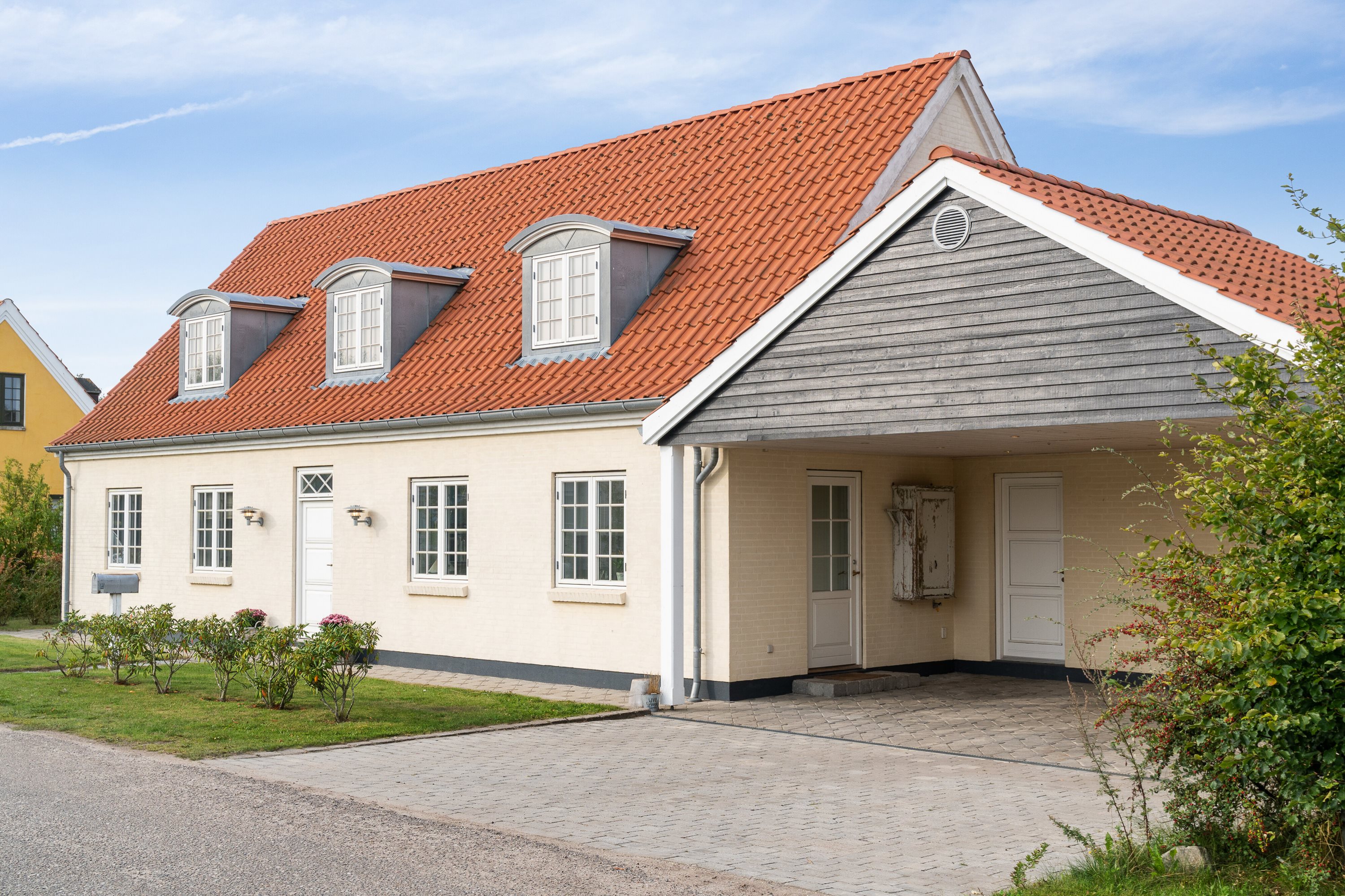 Fremhævet set fra vejen billede i fuldskærmstilstand. Billede af Ved Møllen 11, 4581 Rørvig