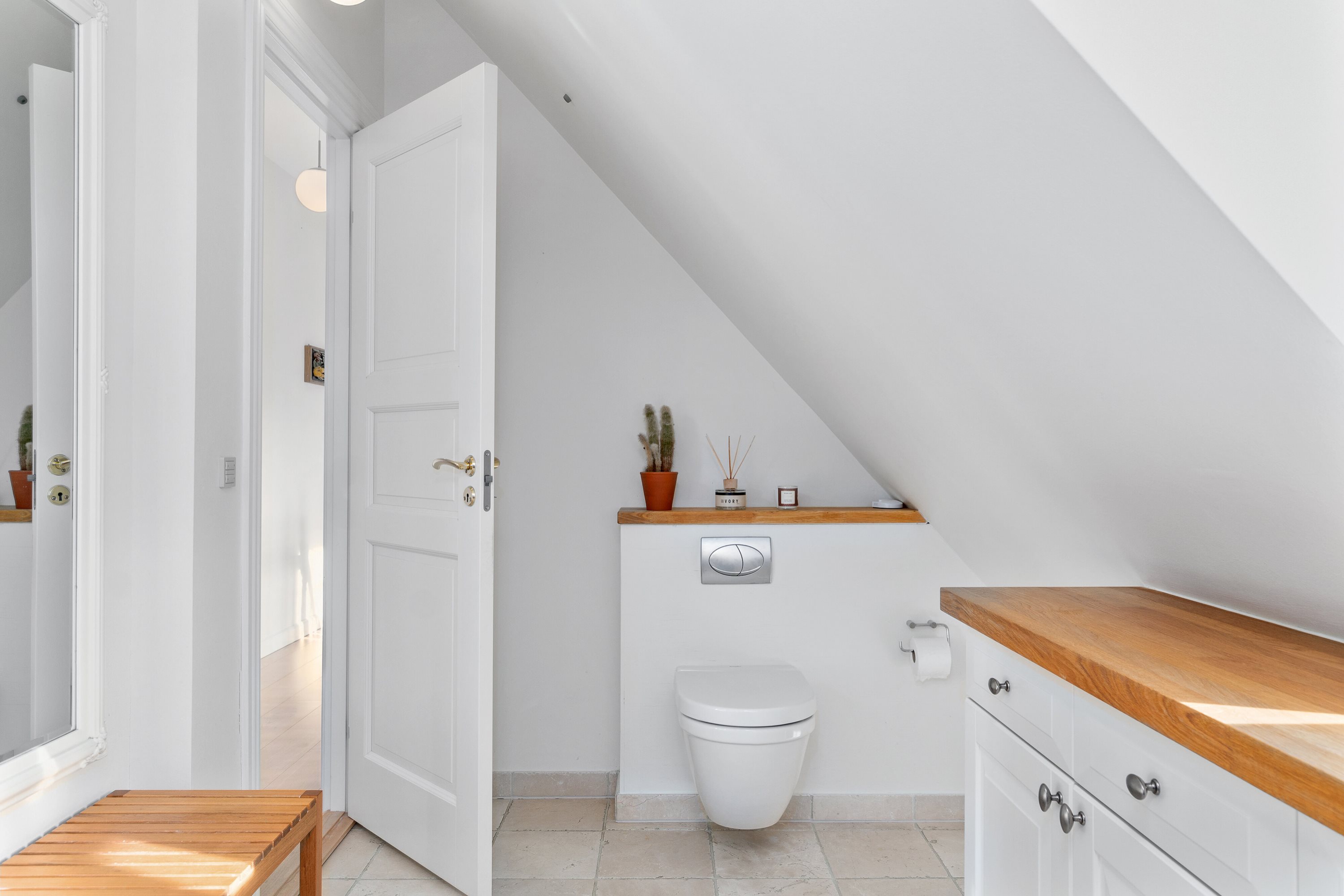 Fremhævet badeværelse billede i fuldskærmstilstand. Billede af Ved Møllen 11, 4581 Rørvig