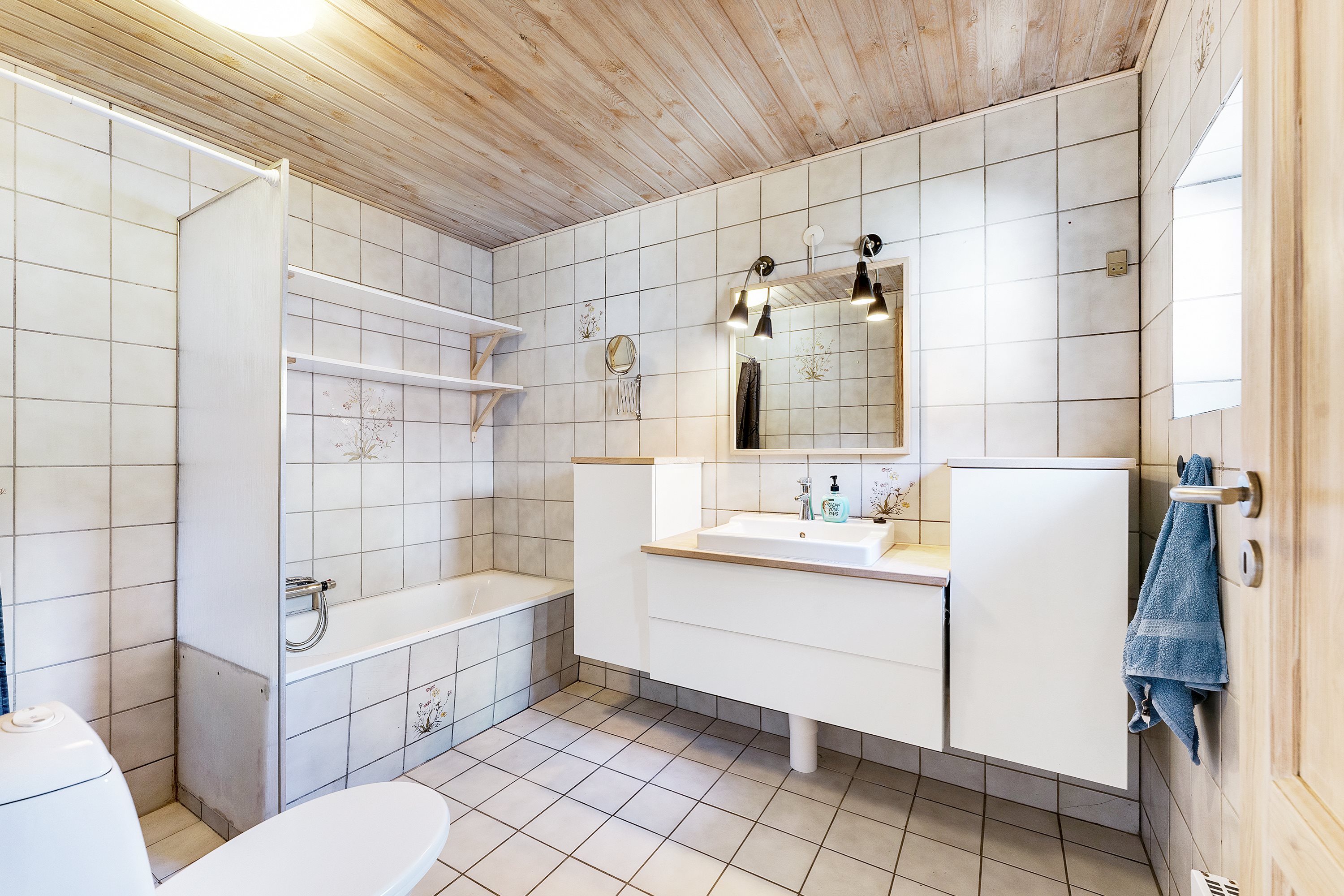 Fremhævet badeværelse billede i fuldskærmstilstand. Billede af Fridasminde 12, 8960 Randers SØ