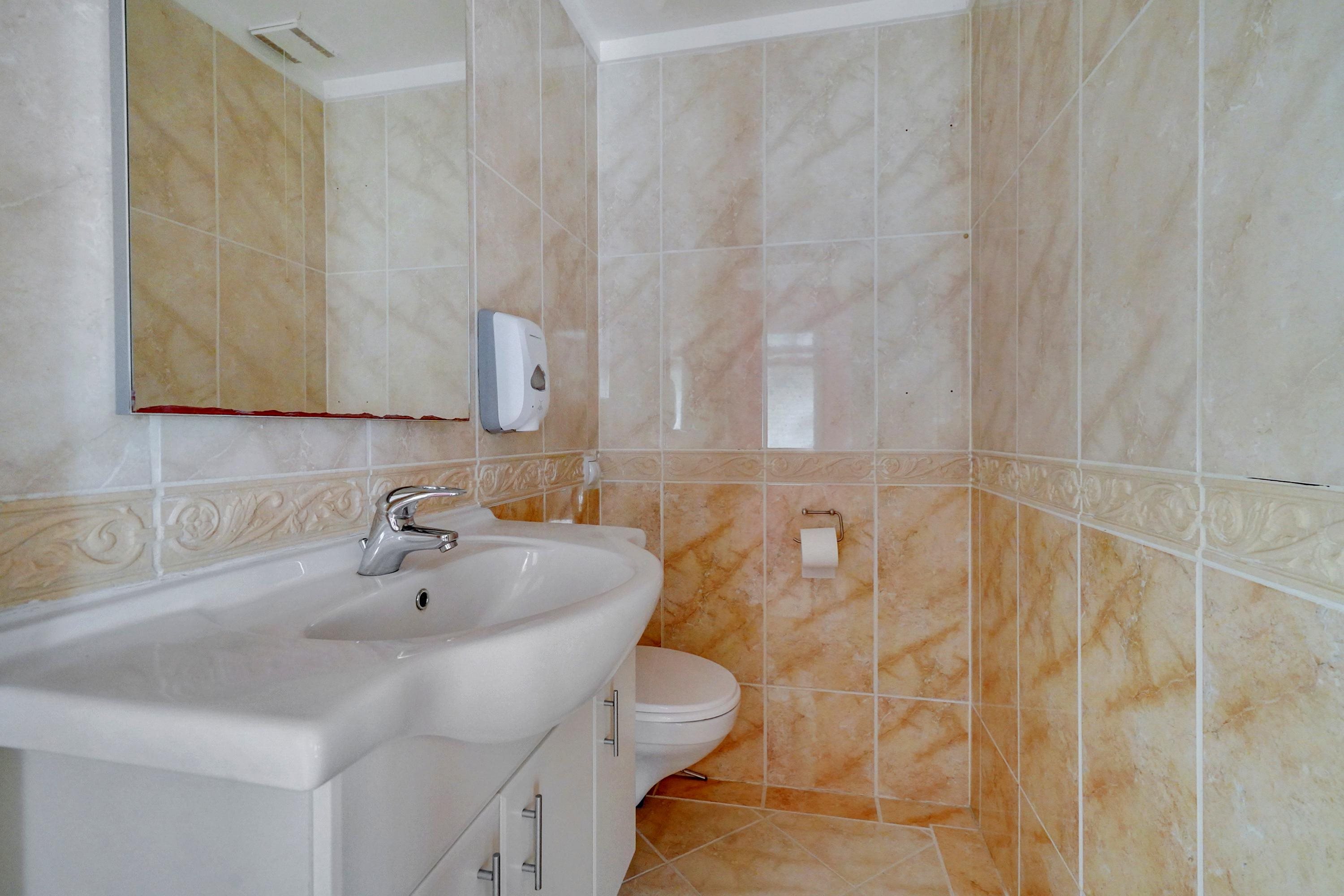 Fremhævet badeværelse billede i fuldskærmstilstand. Billede af Åsumvej 195, 5240 Odense NØ