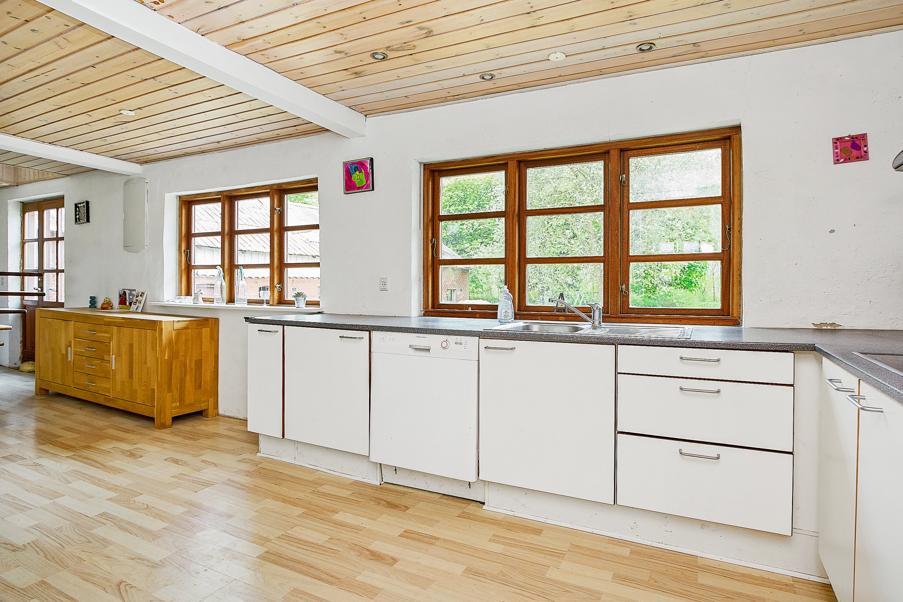 Fremhævet køkken billede i fuldskærmstilstand. Billede af Teglværksvej 49, Ølsted, 8723 Løsning