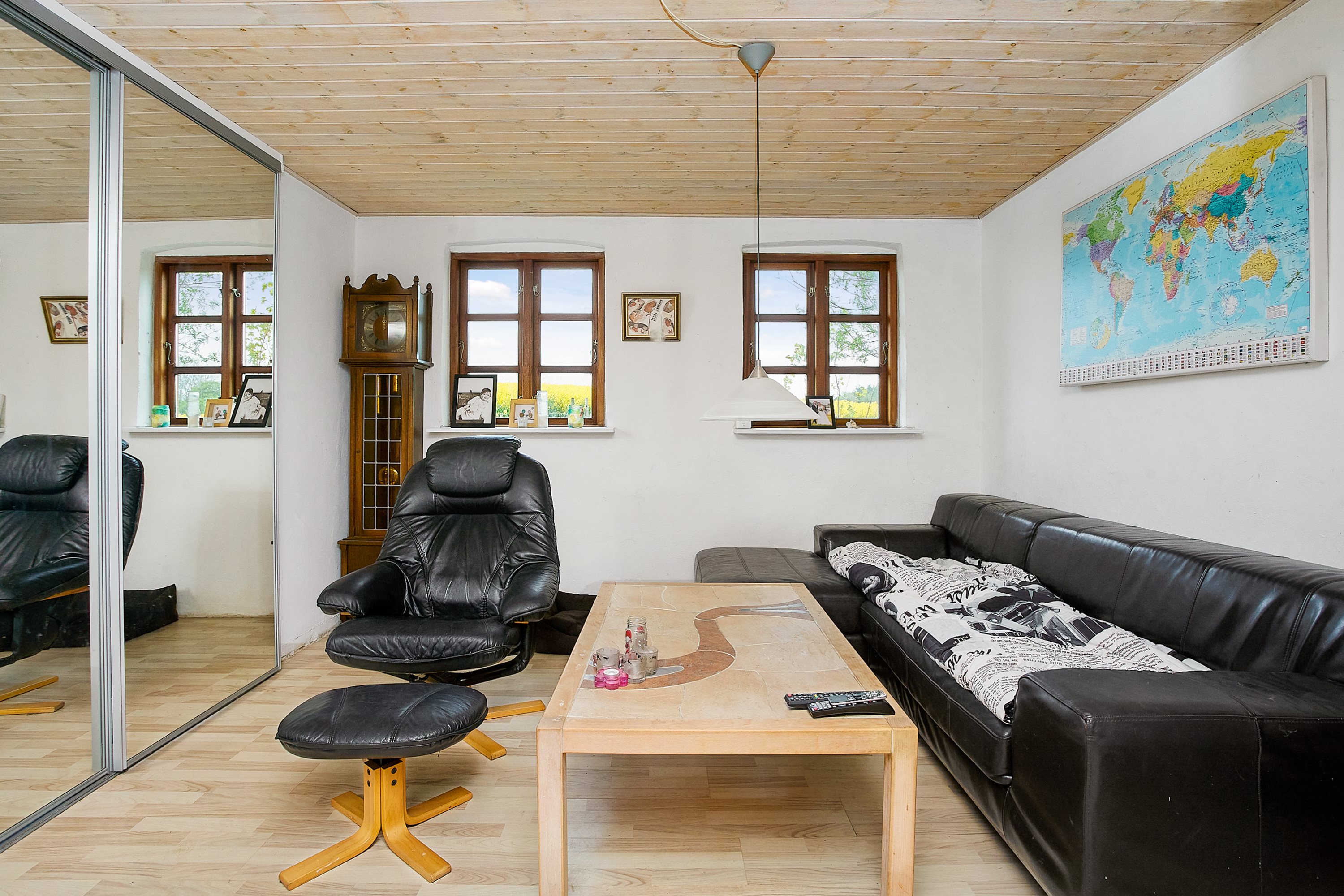 Fremhævet stue billede i fuldskærmstilstand. Billede af Teglværksvej 49, Ølsted, 8723 Løsning