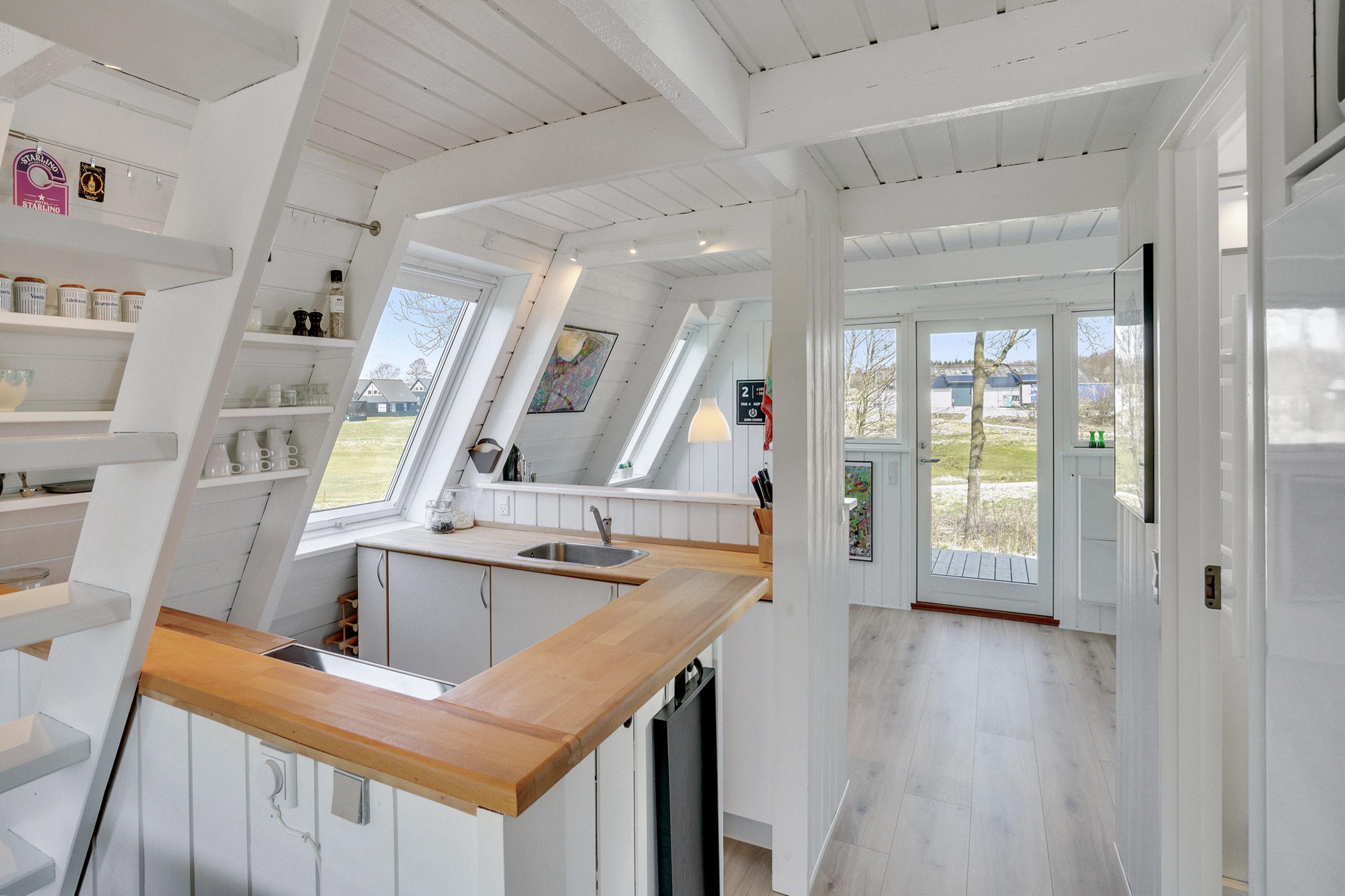 Fremhævet køkken billede i fuldskærmstilstand. Billede af Golfsvinget 221, Gatten, 9640 Farsø