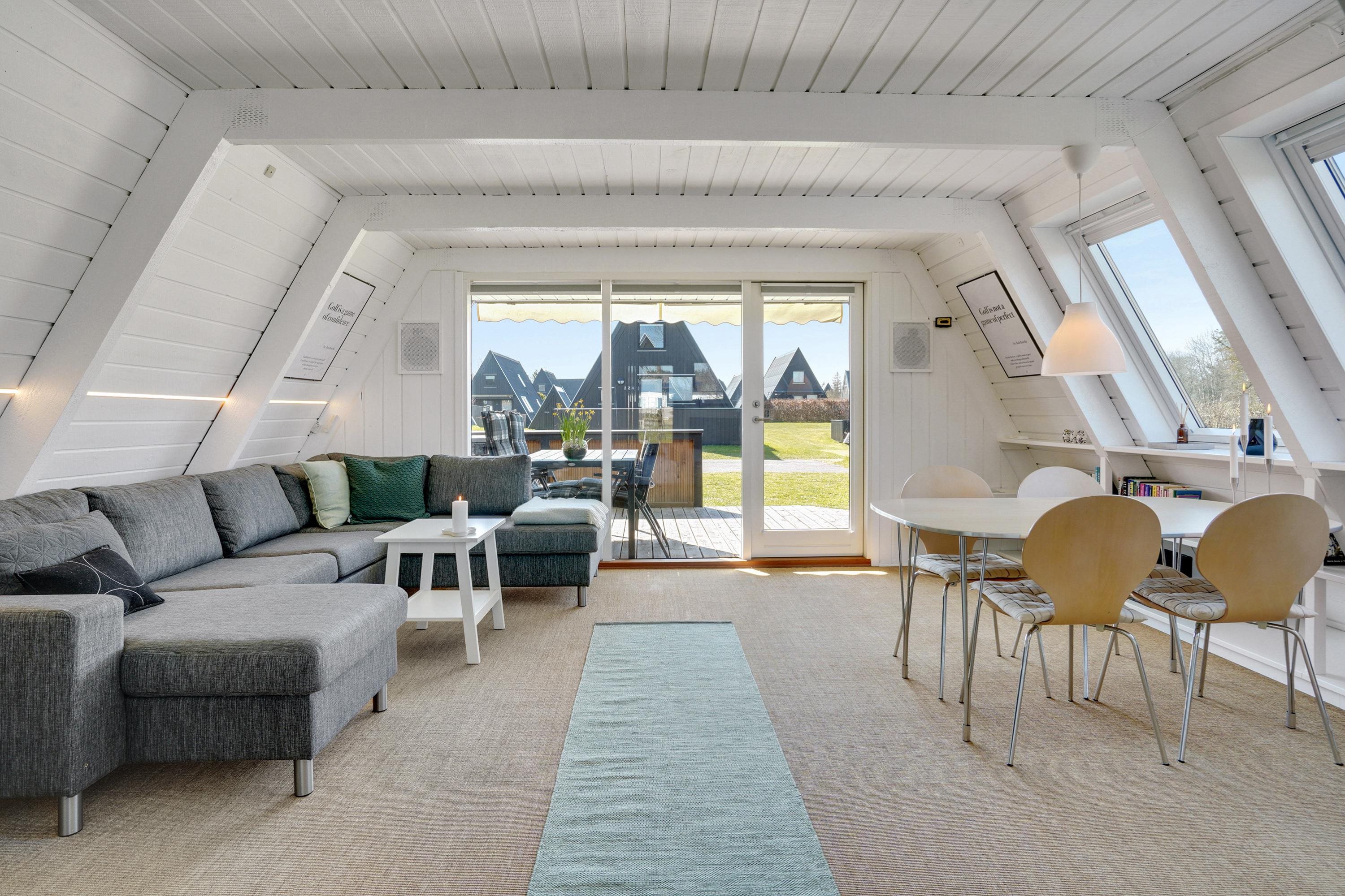 Fremhævet stue billede i fuldskærmstilstand. Billede af Golfsvinget 221, Gatten, 9640 Farsø