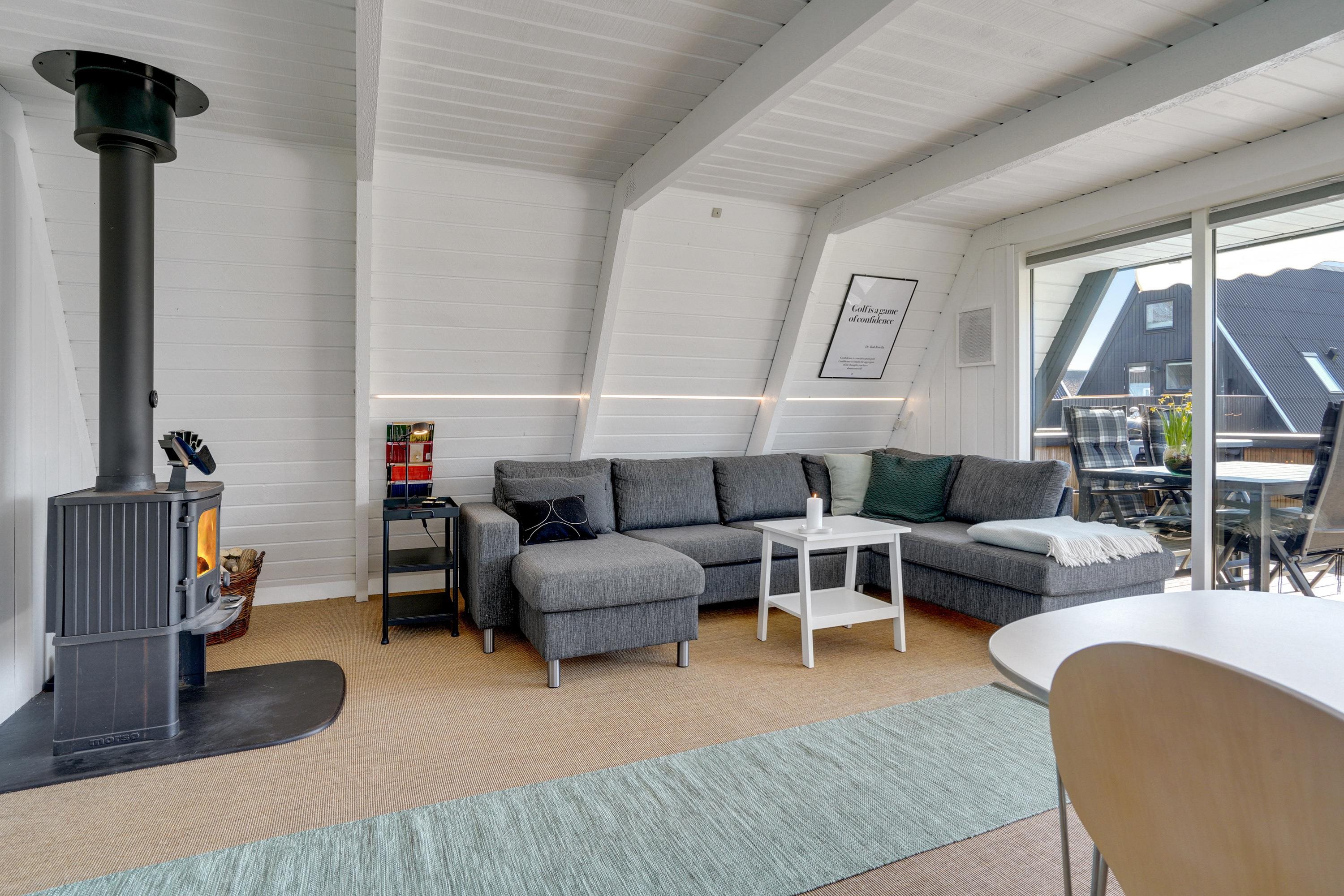 Fremhævet stue billede i fuldskærmstilstand. Billede af Golfsvinget 221, Gatten, 9640 Farsø