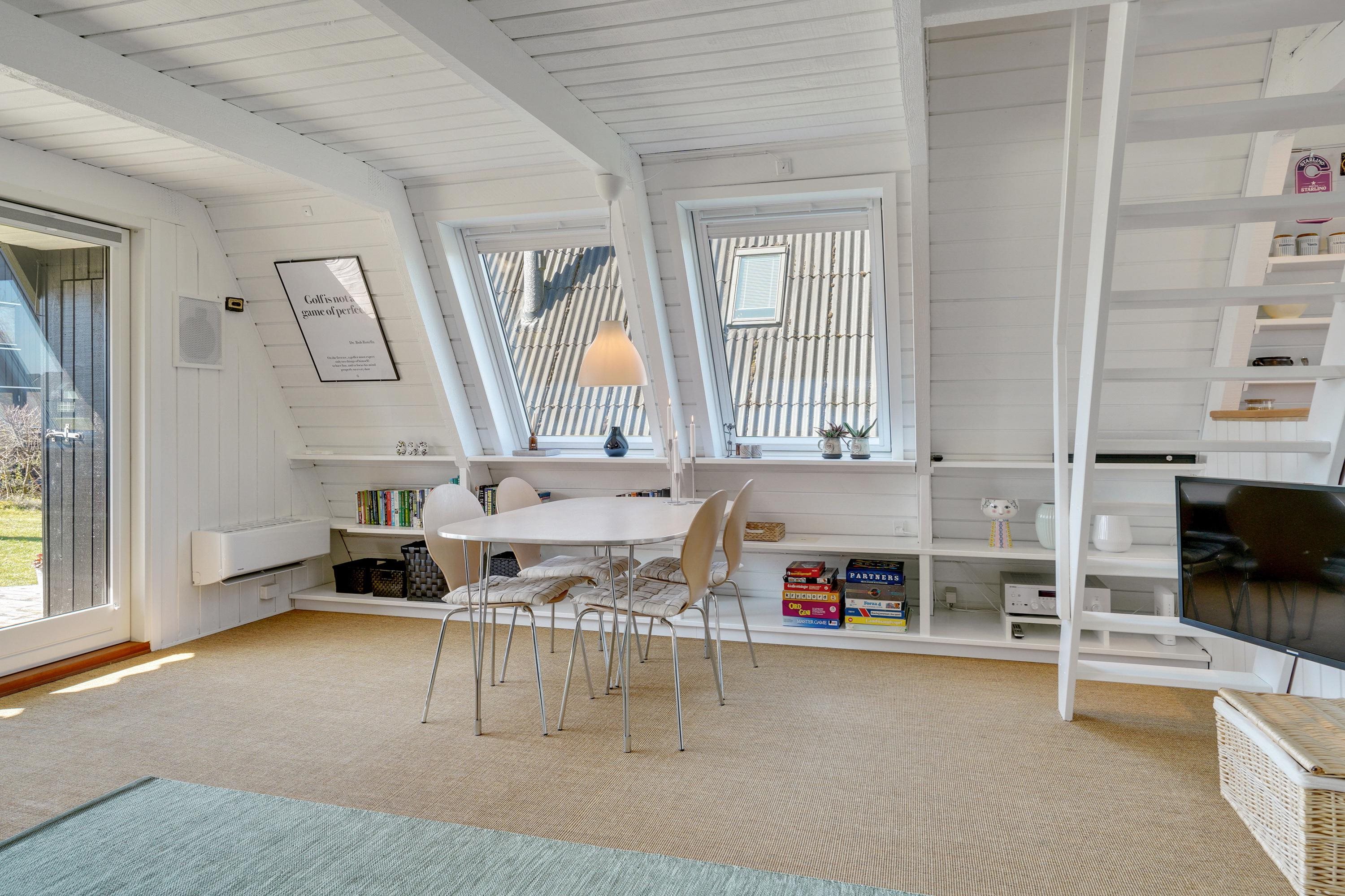 Fremhævet stue billede i fuldskærmstilstand. Billede af Golfsvinget 221, Gatten, 9640 Farsø