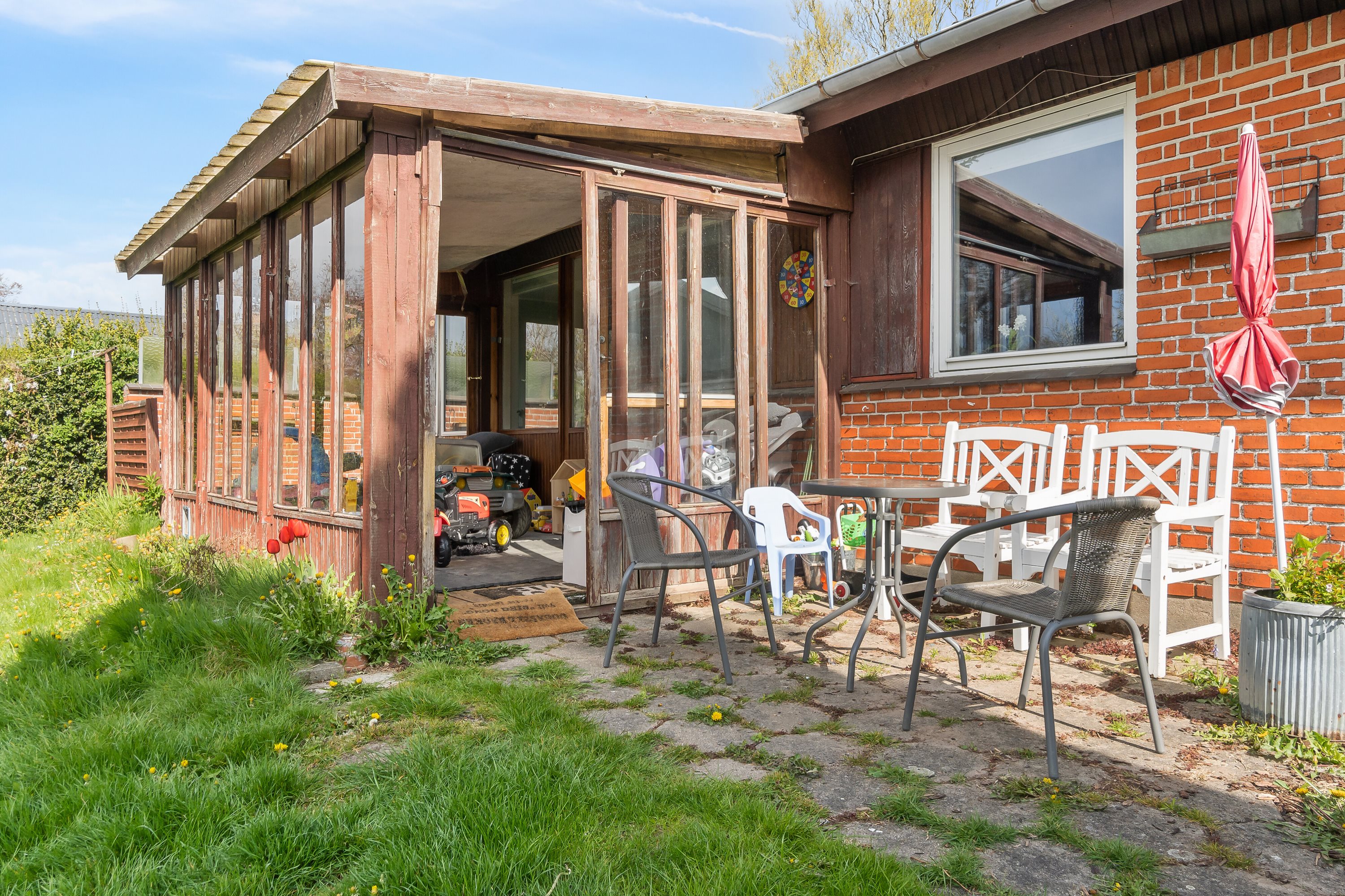 Fremhævet set fra haven billede i fuldskærmstilstand. Billede af Østerbakken 4, Flakkebjerg, 4200 Slagelse