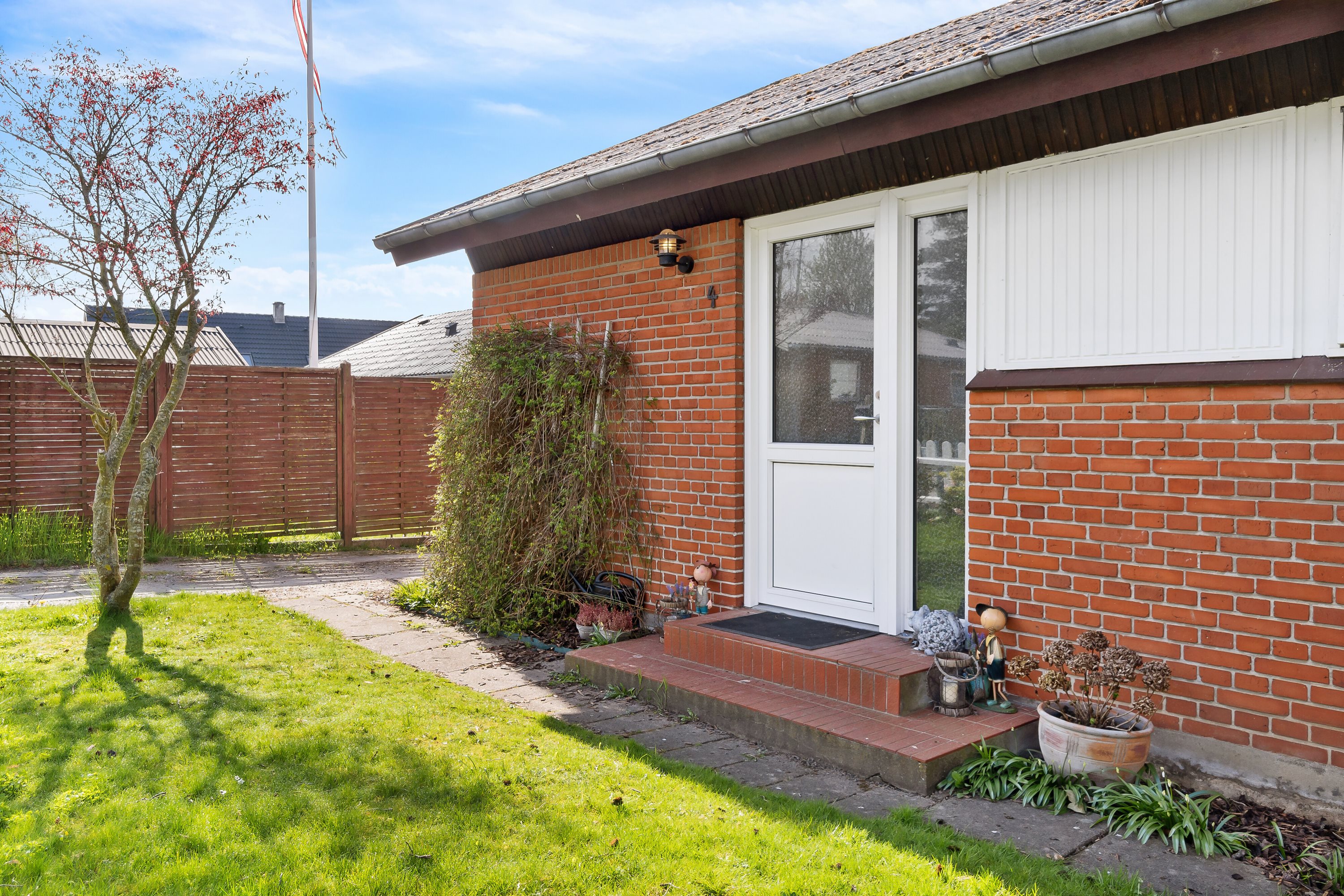 Fremhævet set fra haven billede i fuldskærmstilstand. Billede af Østerbakken 4, Flakkebjerg, 4200 Slagelse