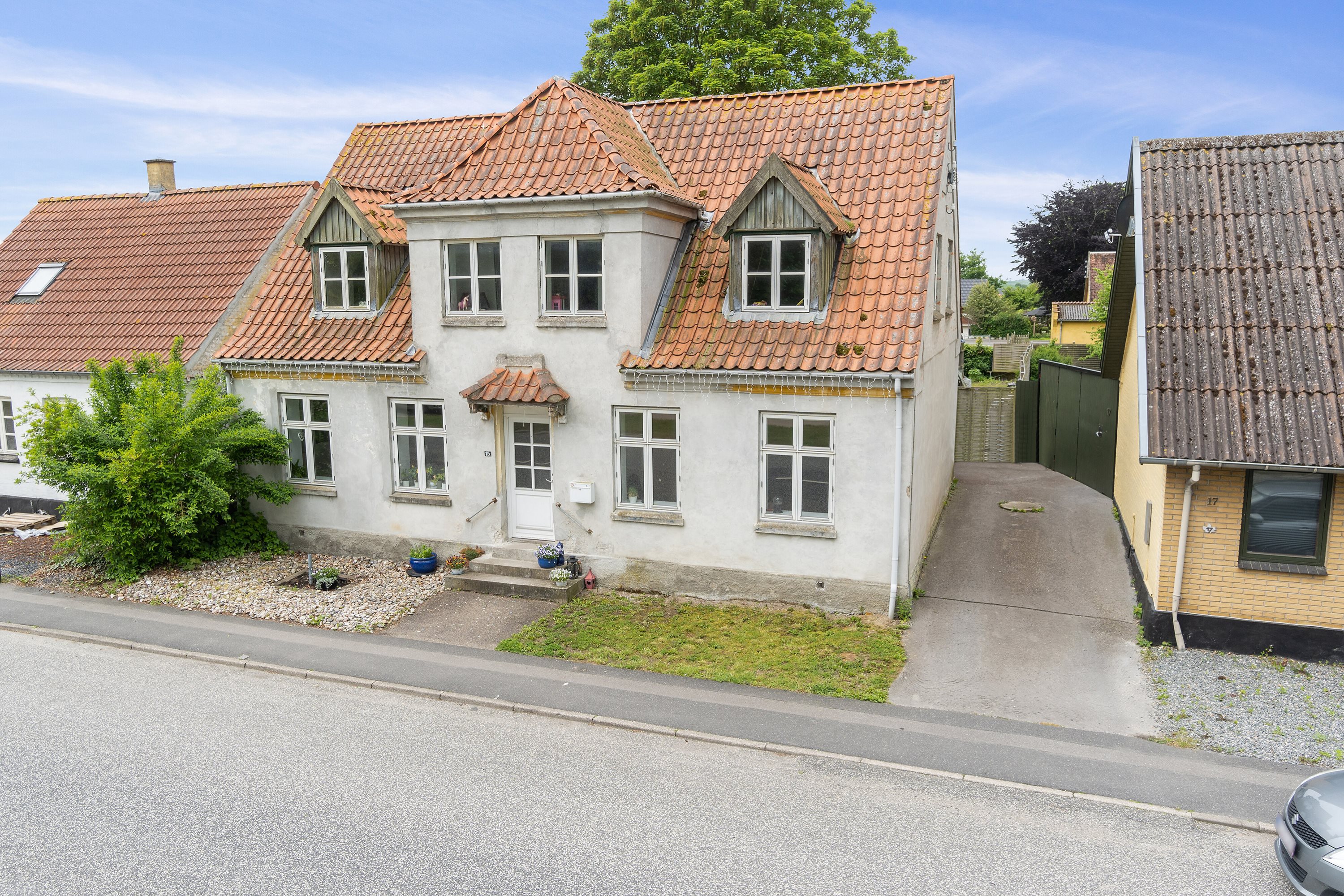 Fremhævet set fra vejen billede i fuldskærmstilstand. Billede af Stationsvej 15, 4261 Dalmose